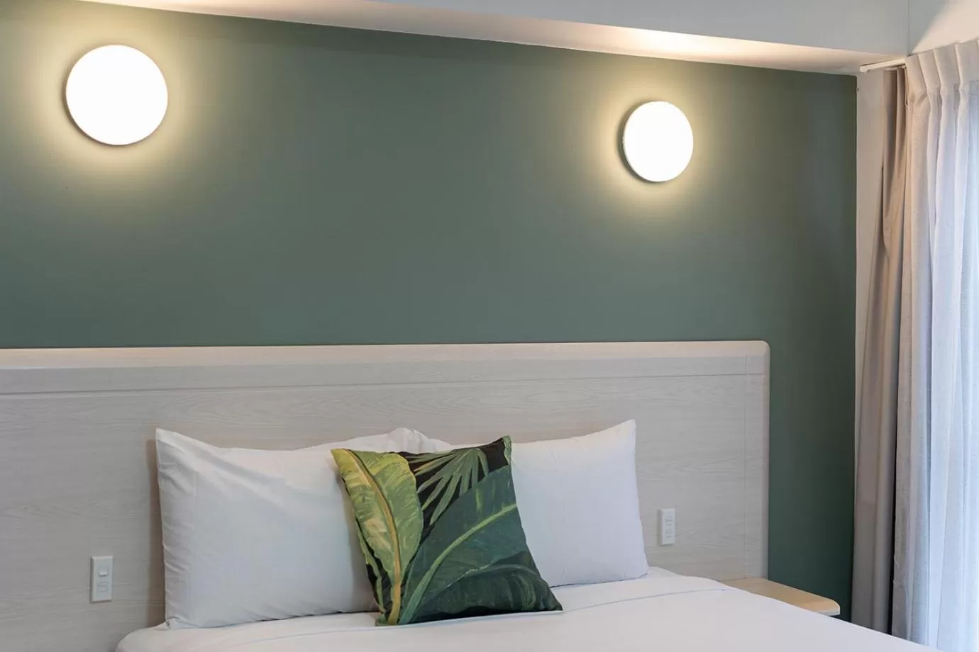 Bed in Mercure Wellington Central City Hotel and Apartments