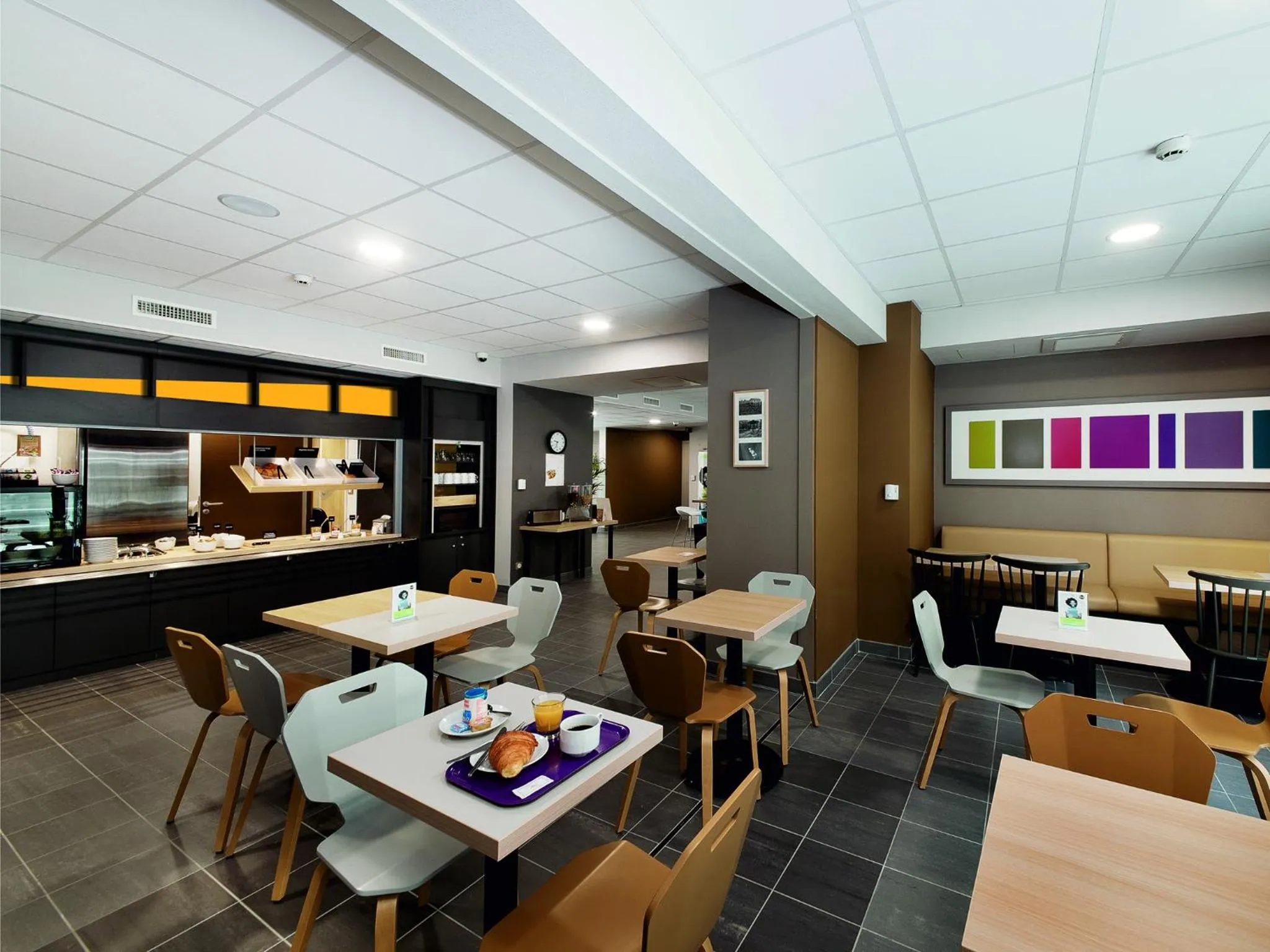 Restaurant/places to eat in B&B HOTEL Castres Centre Gambetta