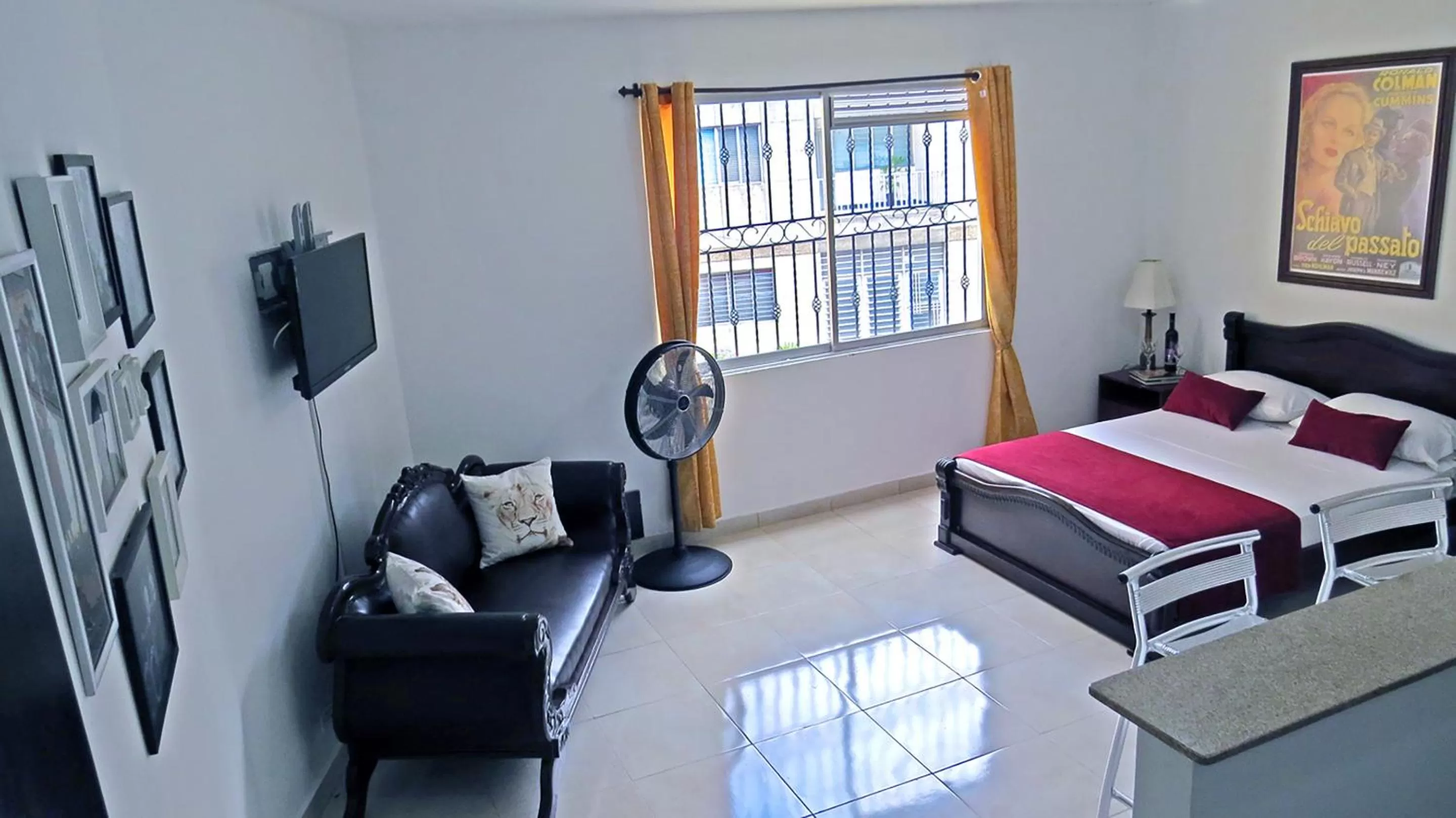 Photo of the whole room in Arco Apartasuites