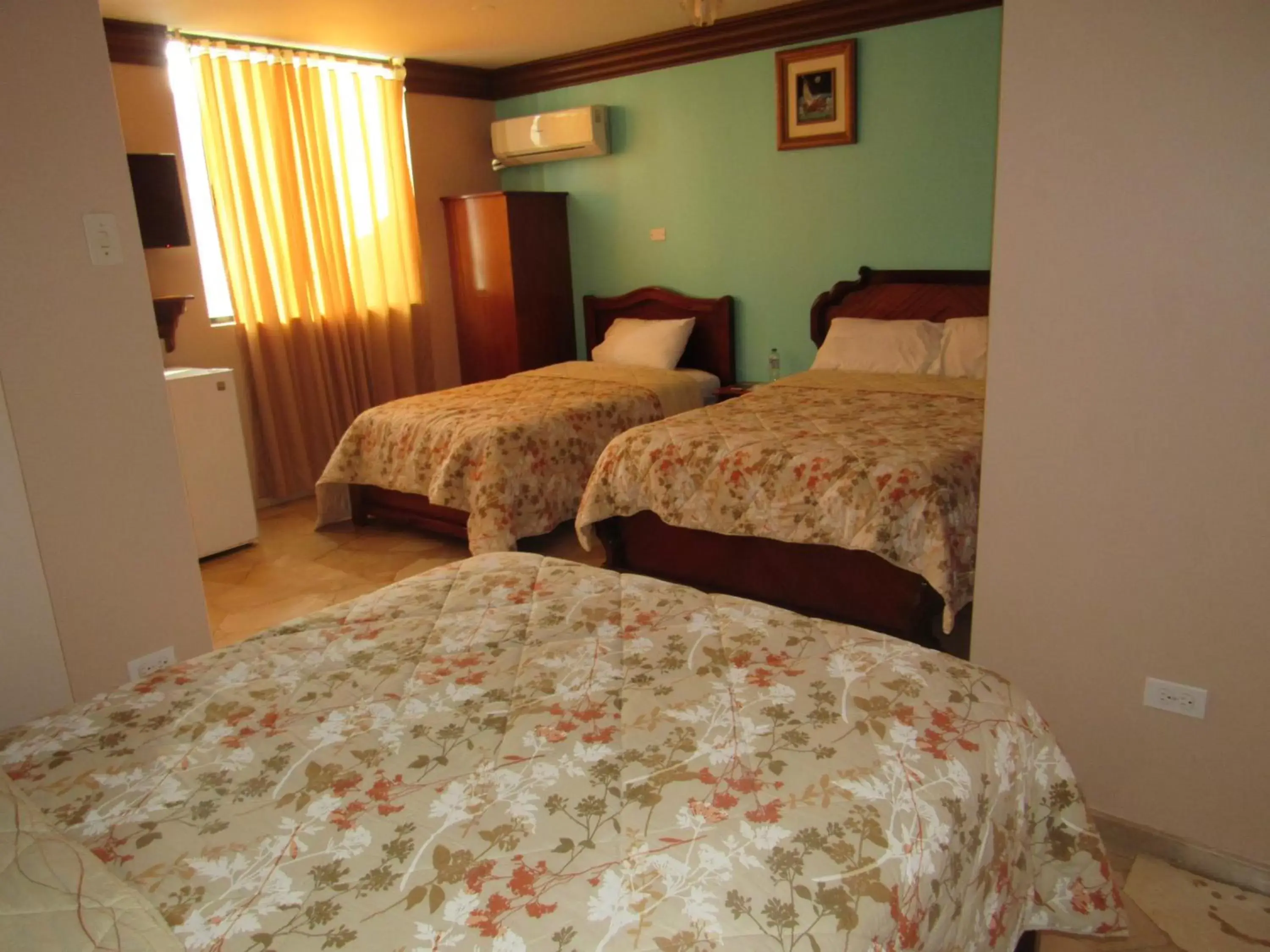 Triple Room in Hotel Bucaneiro Triple Room in Hotel Bucaneiro