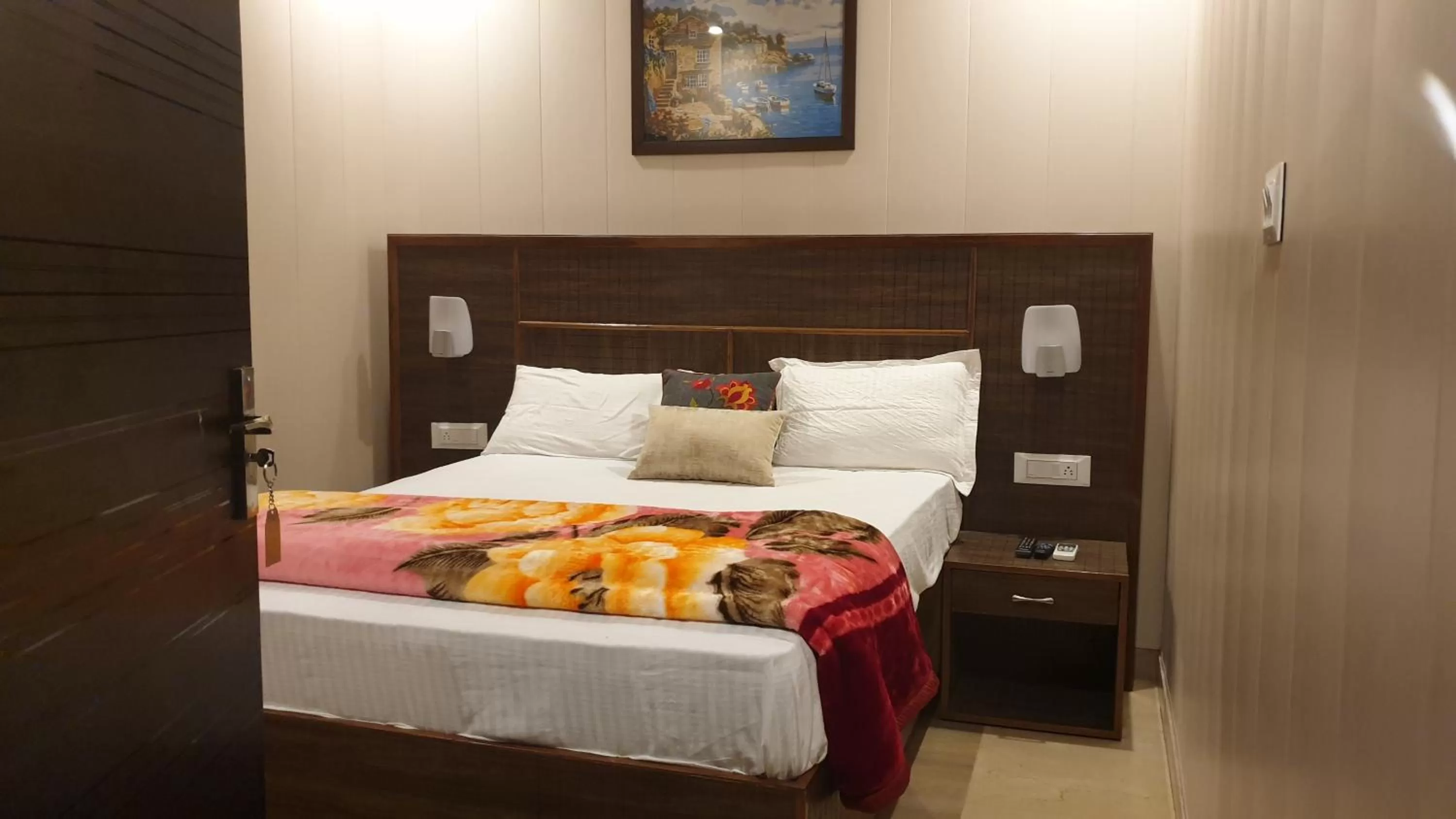 Bedroom, Bed in Maple Leaf Hotel