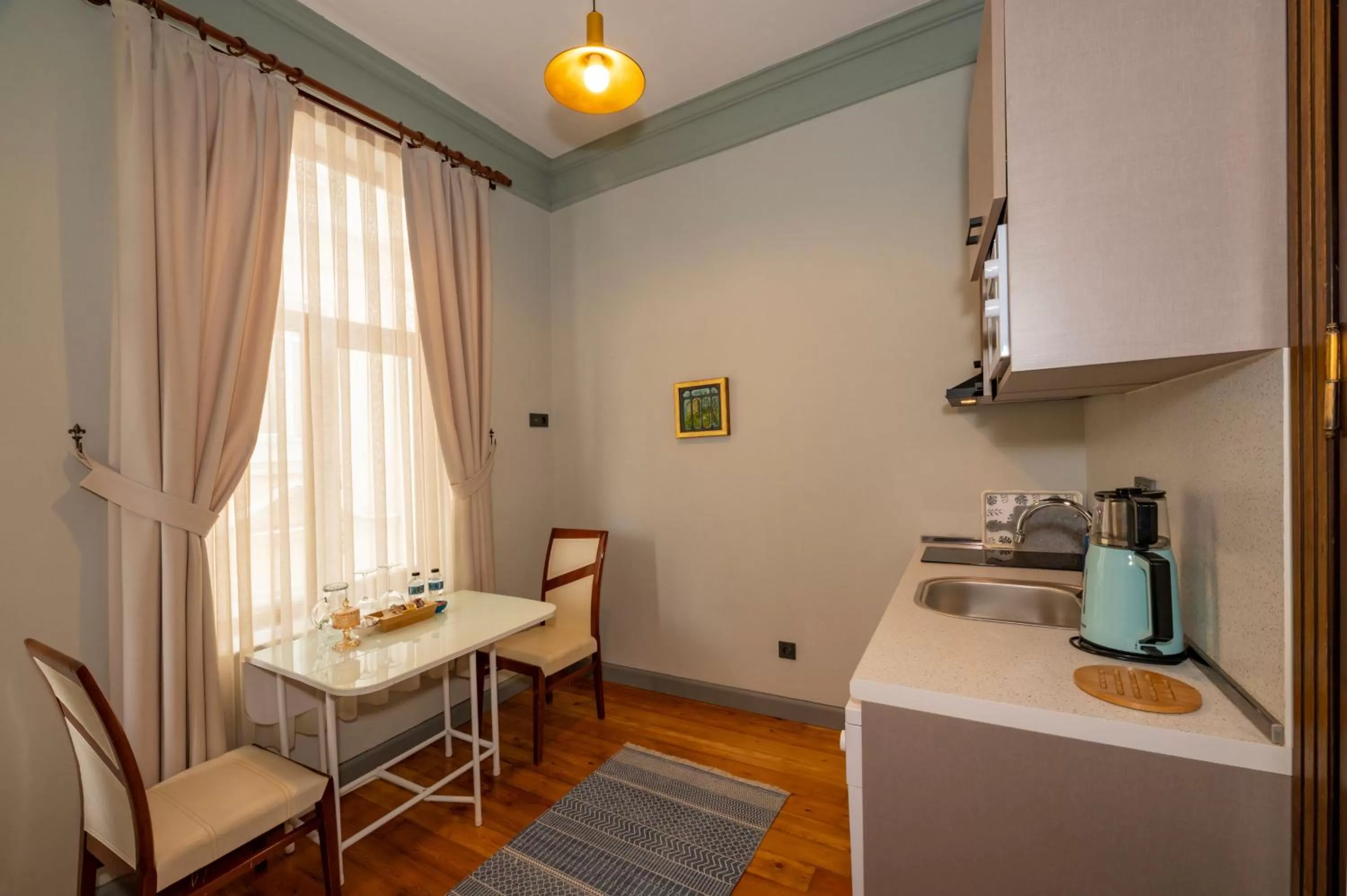 Coffee/tea facilities in O'Pera Okanlı Suites