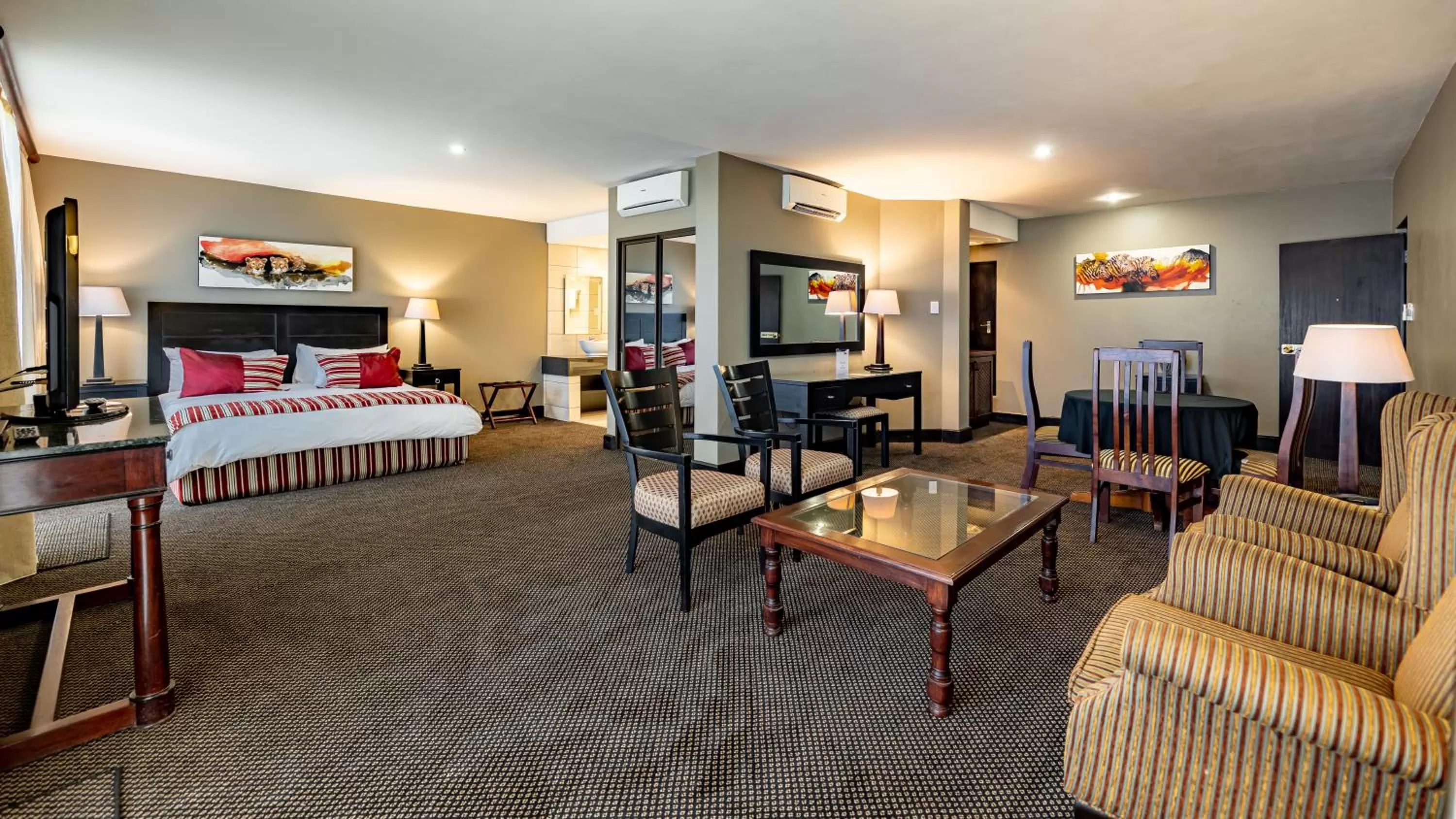 Bedroom, Bed in African Sky Hotels - Pine Lake Inn