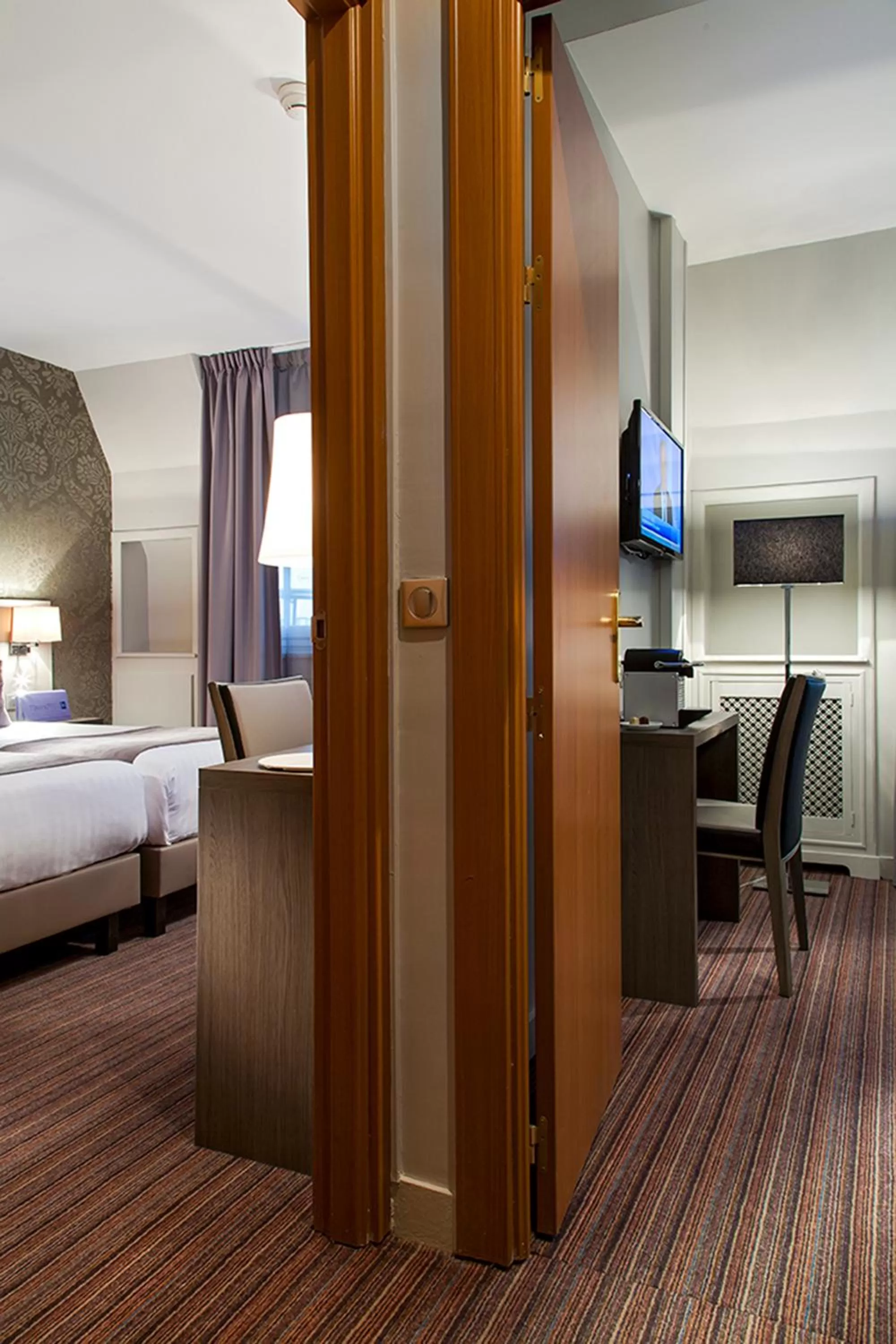 TV and multimedia, Bed in Timhotel Opéra Blanche Fontaine