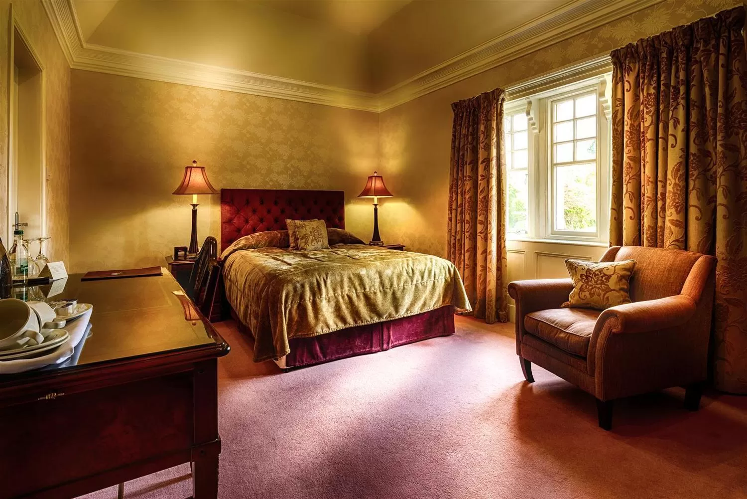 Bed in Mansion House Hotel