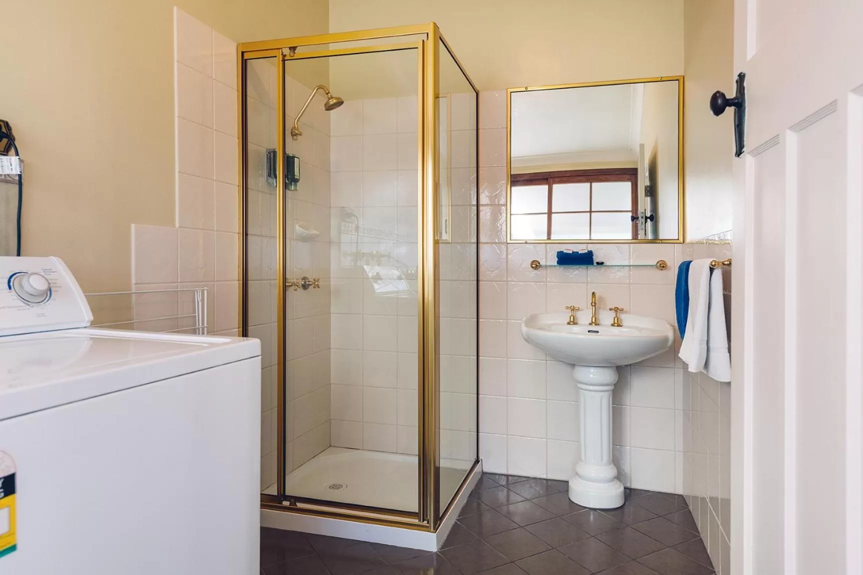 Bathroom in Fitzroy Motor Inn