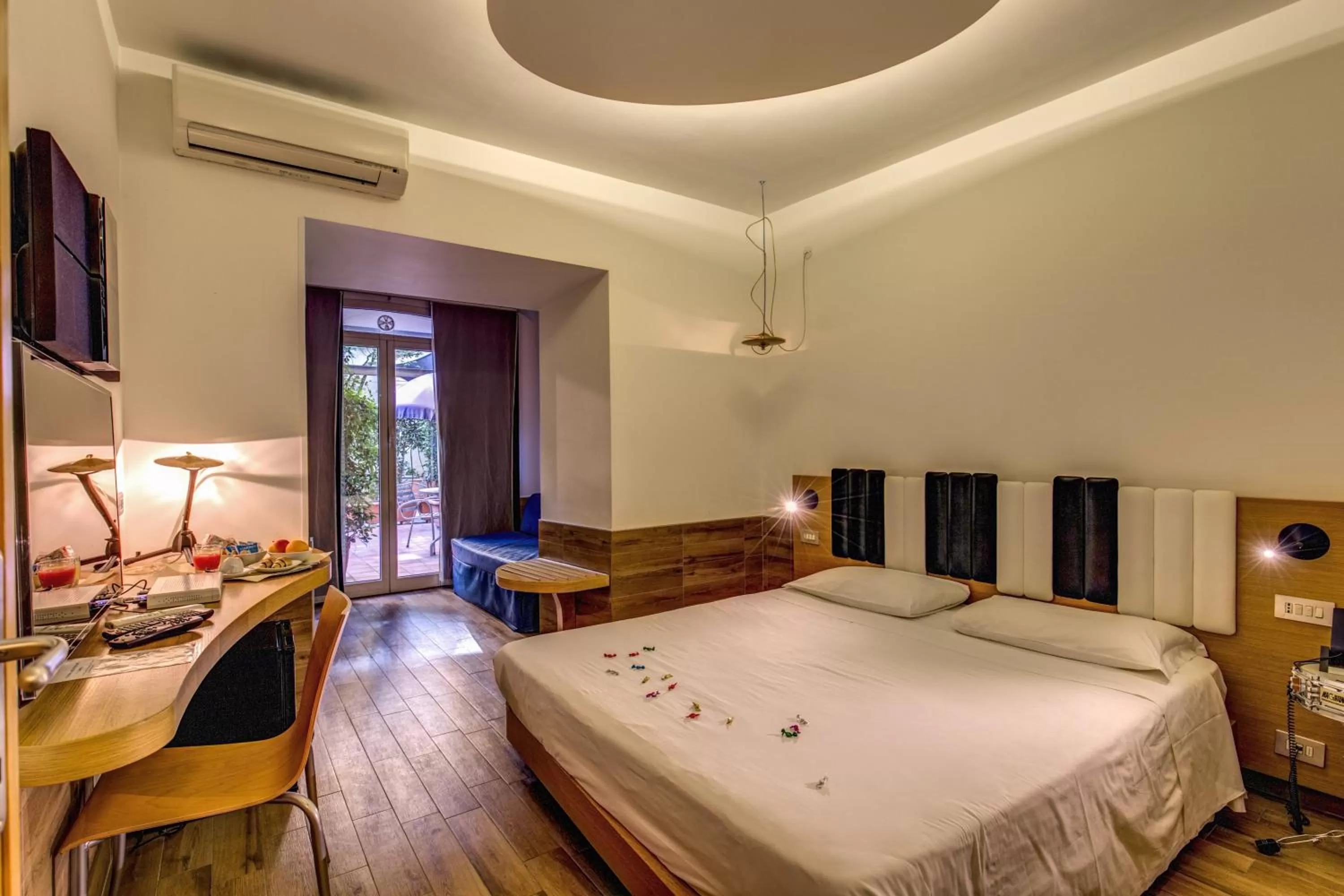 Photo of the whole room, Bed in Hotel Franklin Feel The Sound