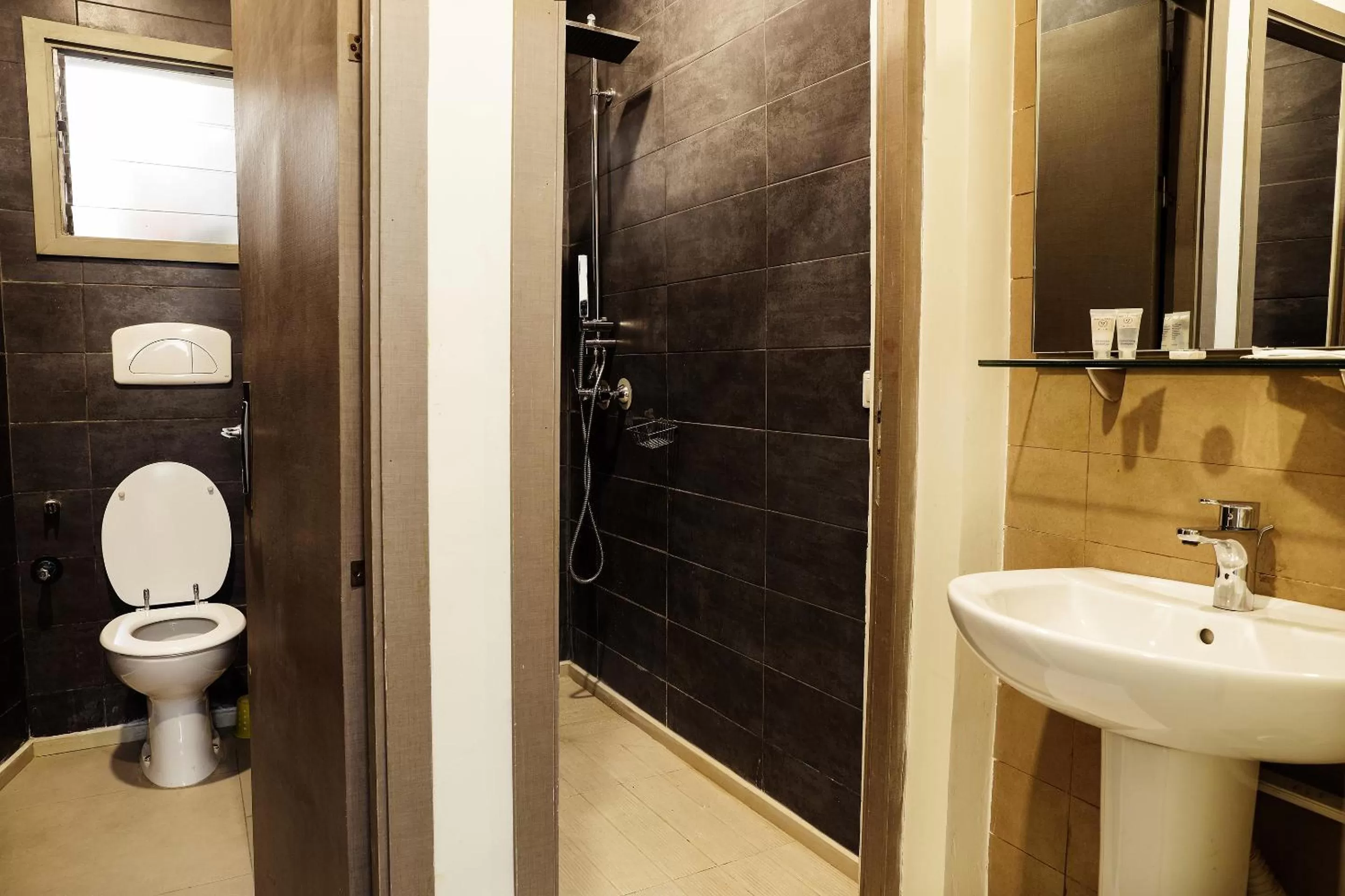 Shower in Hotel La Villette