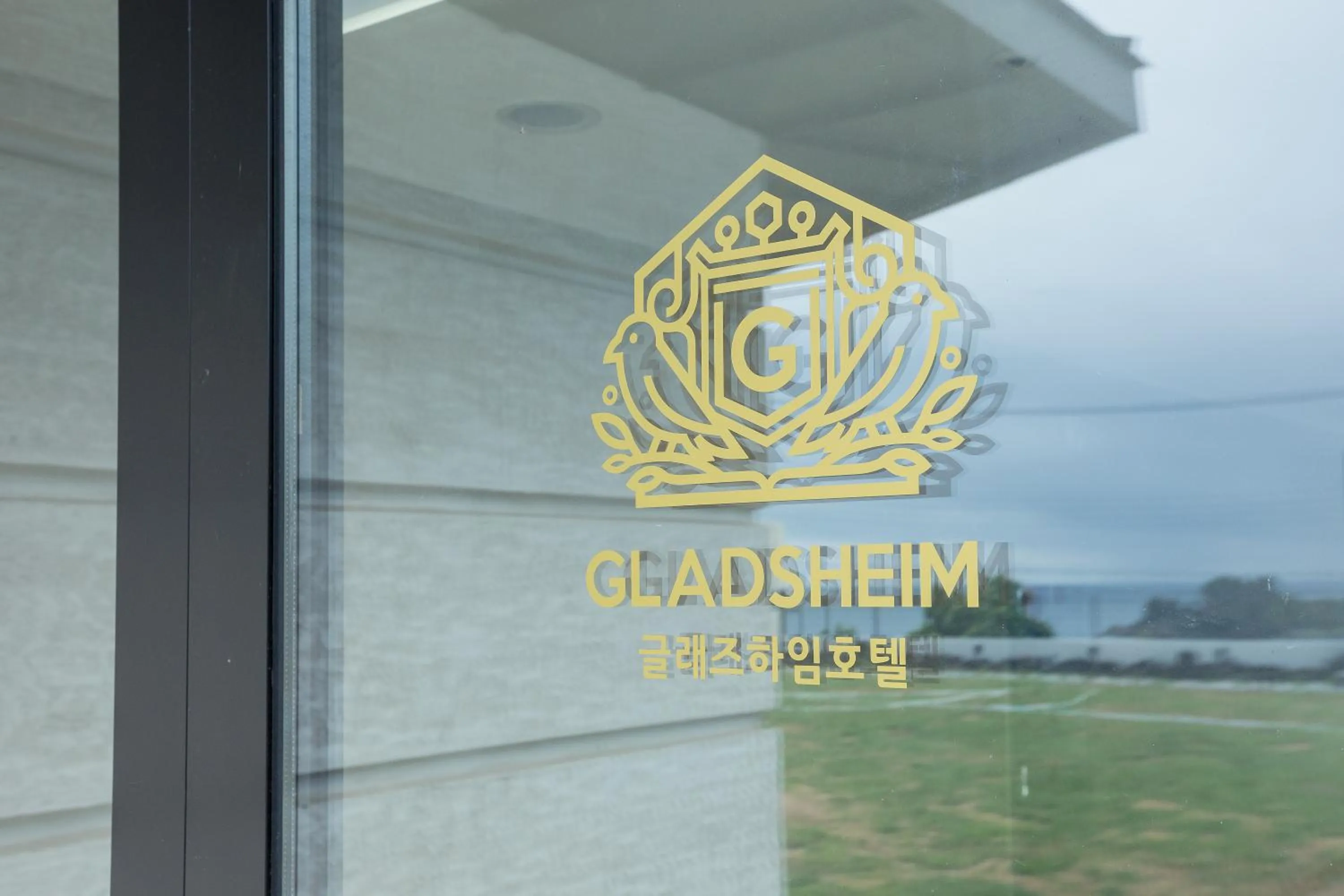 Swimming pool in Gladsheim Hotel