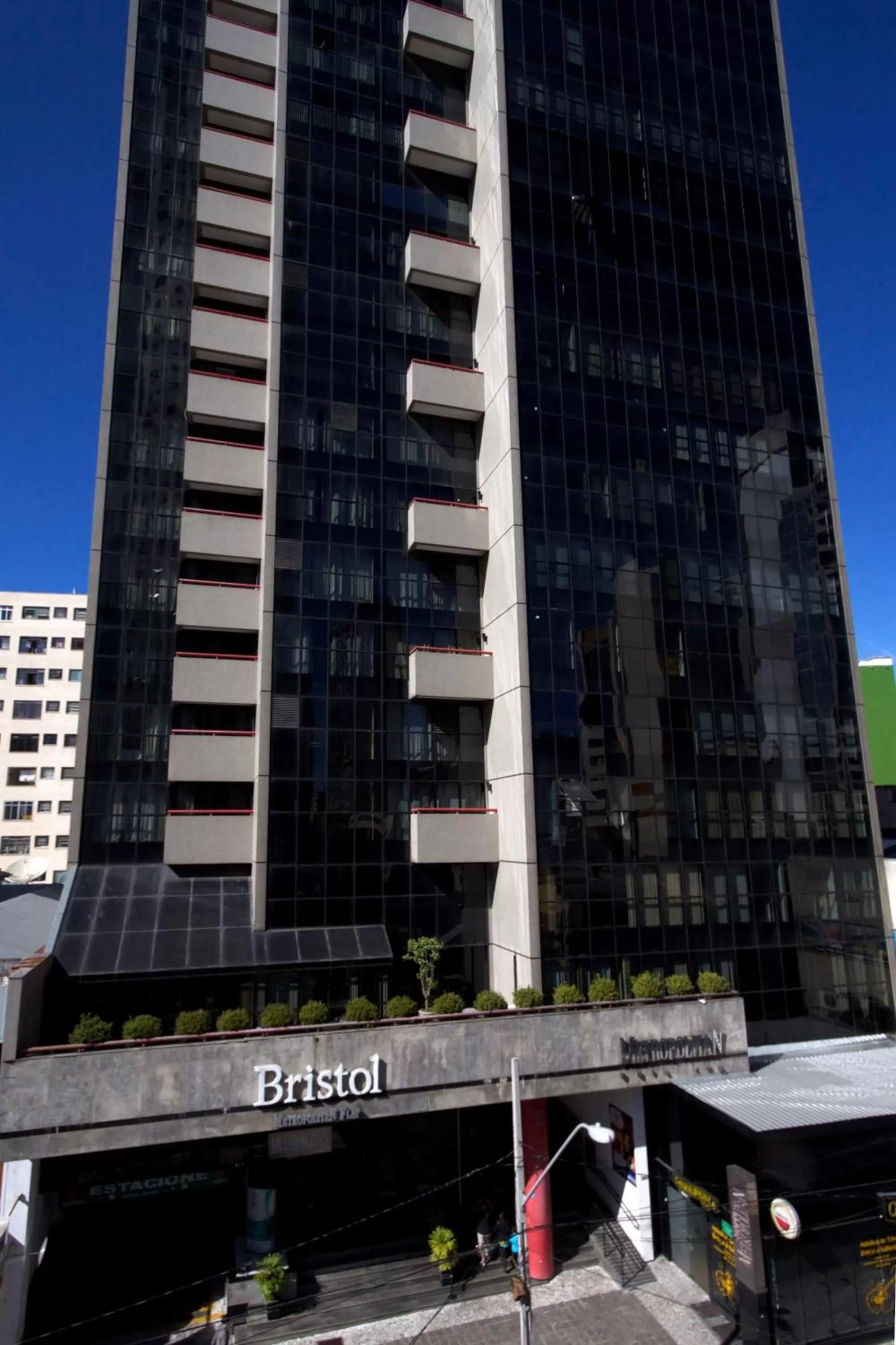 Property building in Bristol Metropolitan Curitiba Centro
