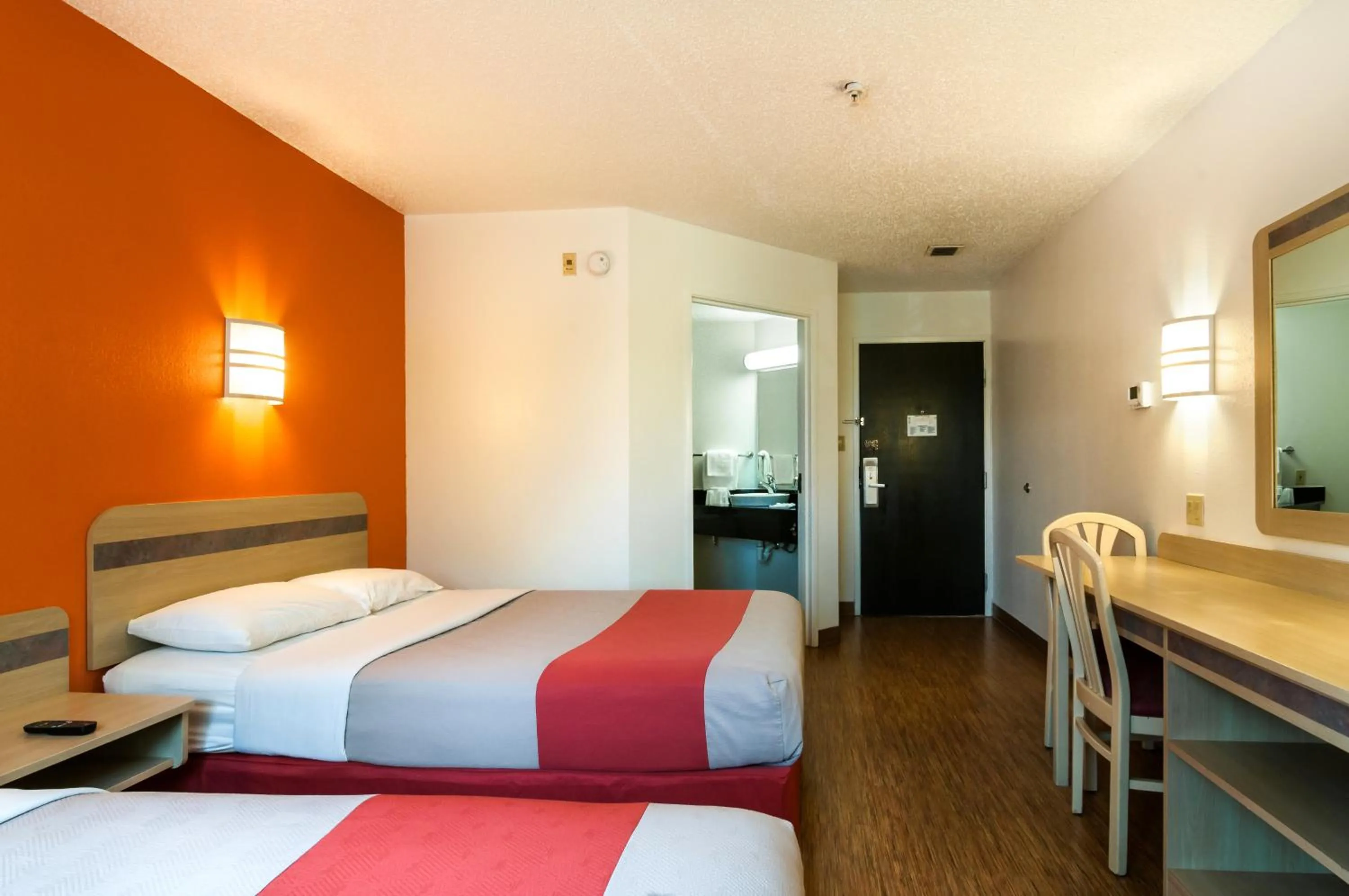 Bedroom, Bed in Motel 6-Joliet, IL - Chicago - I-55