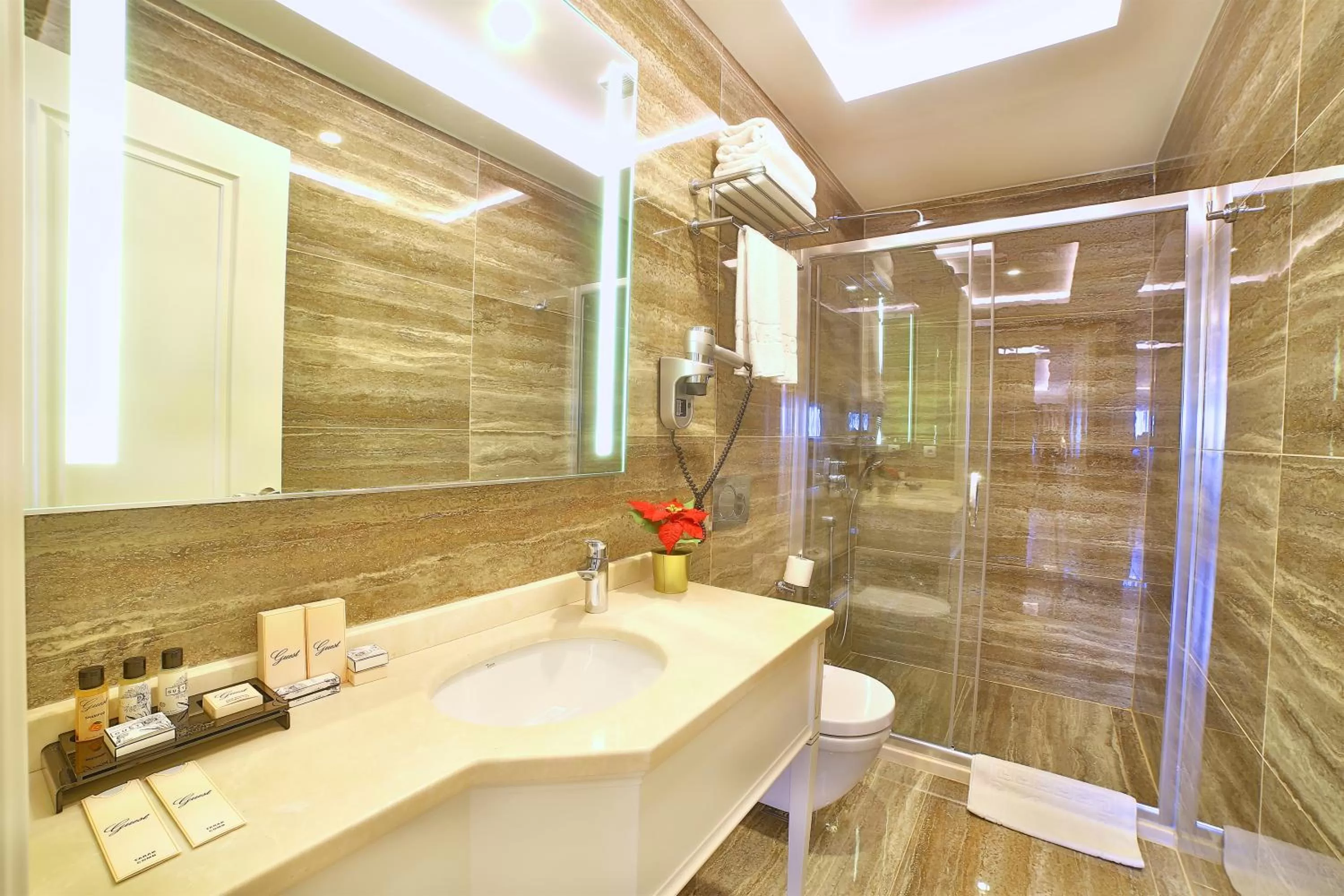 Shower in Büke Hotel Şişli