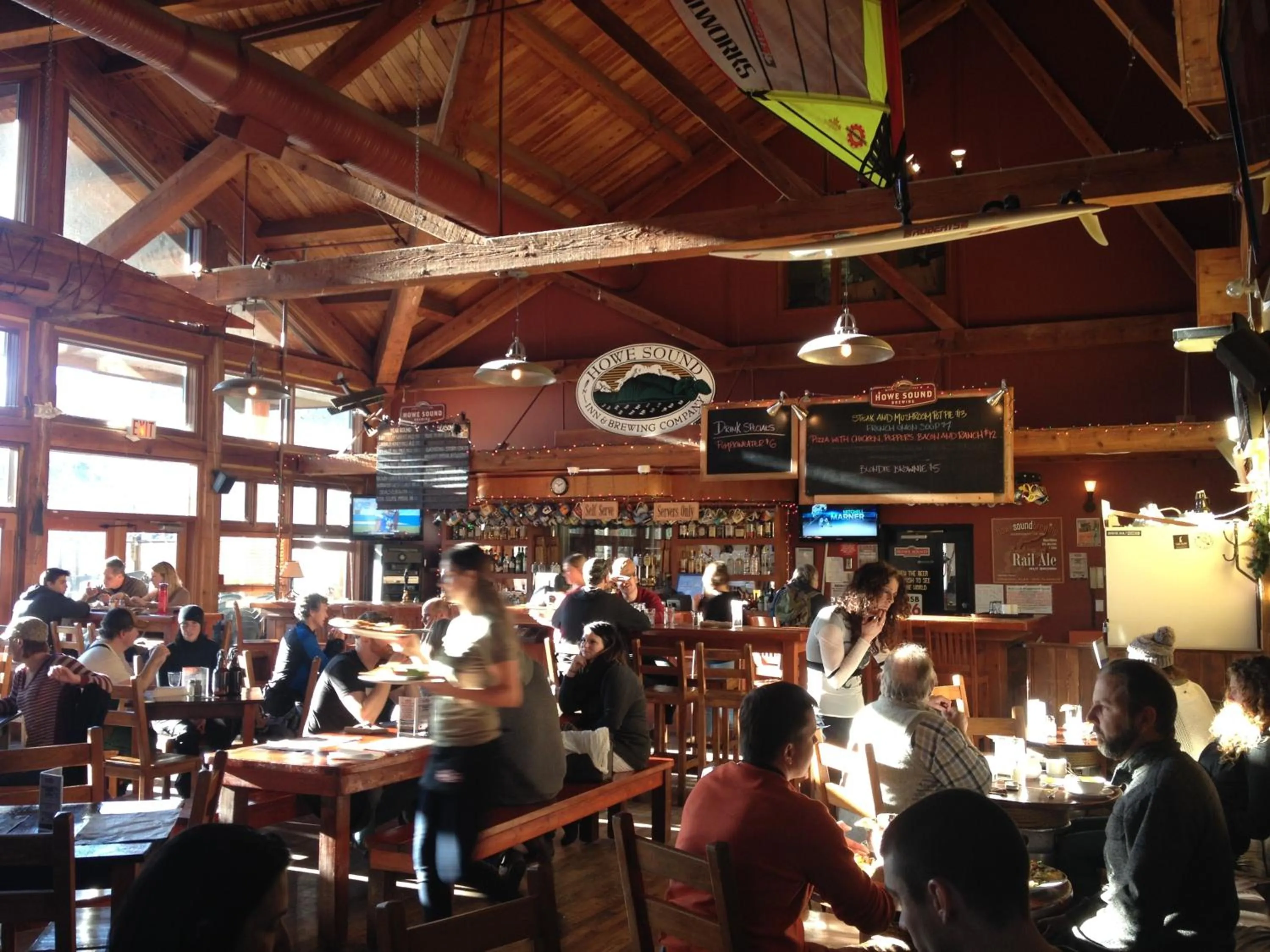 Lounge or bar in Howe Sound Inn & Brewing Company