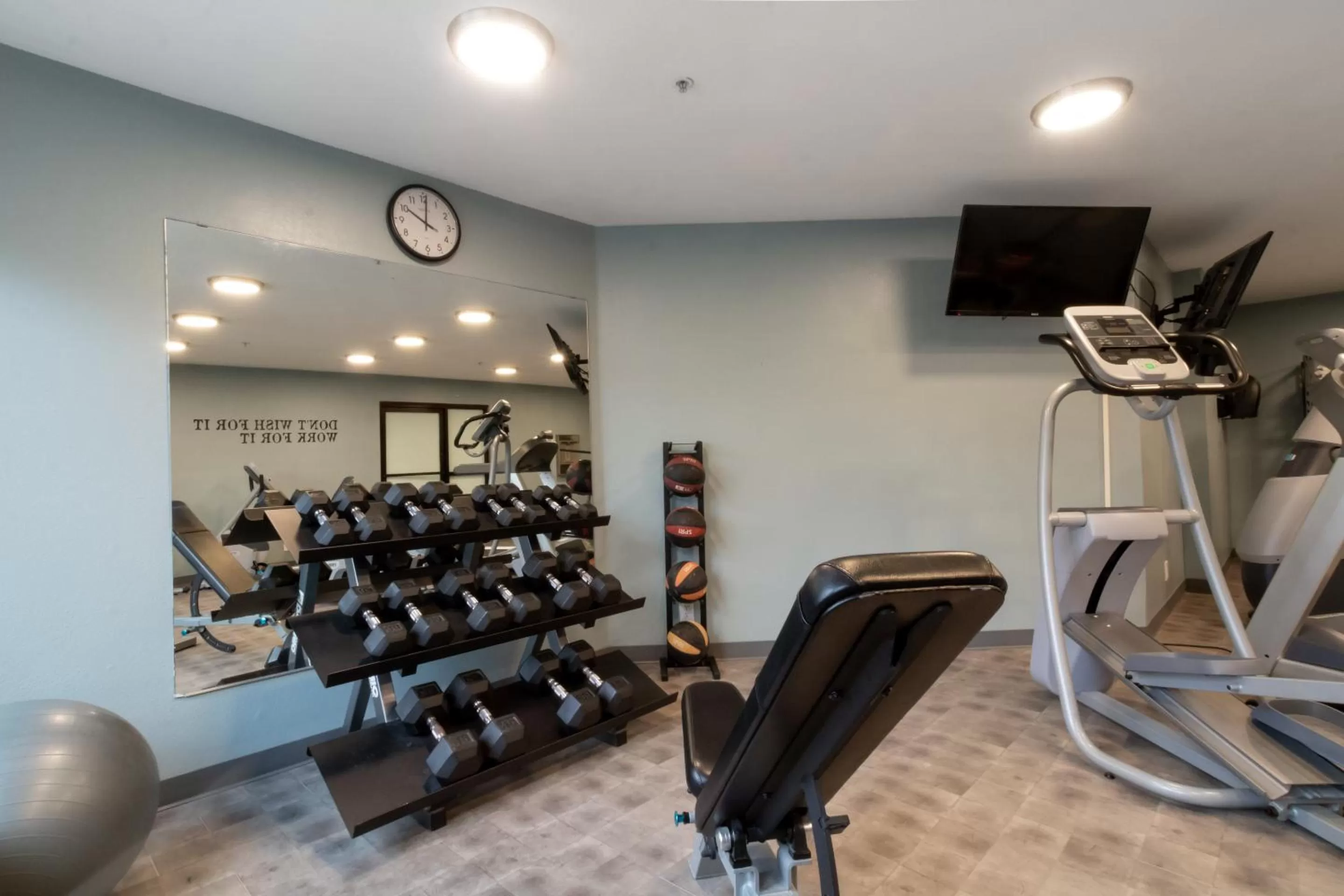 Fitness centre/facilities in Oxford Suites Portland - Jantzen Beach