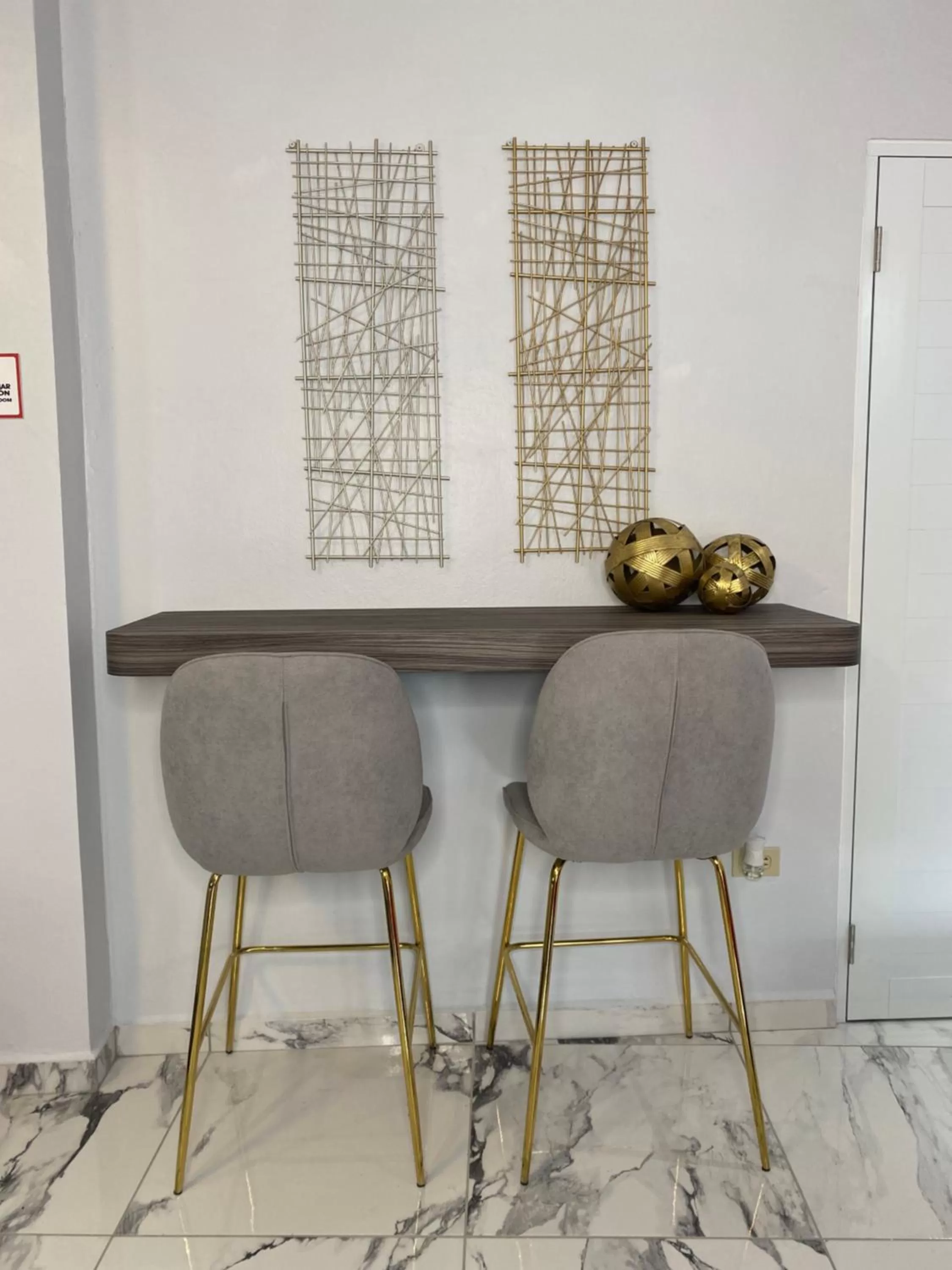 Dining area, Seating Area in Itza-Bella Suites