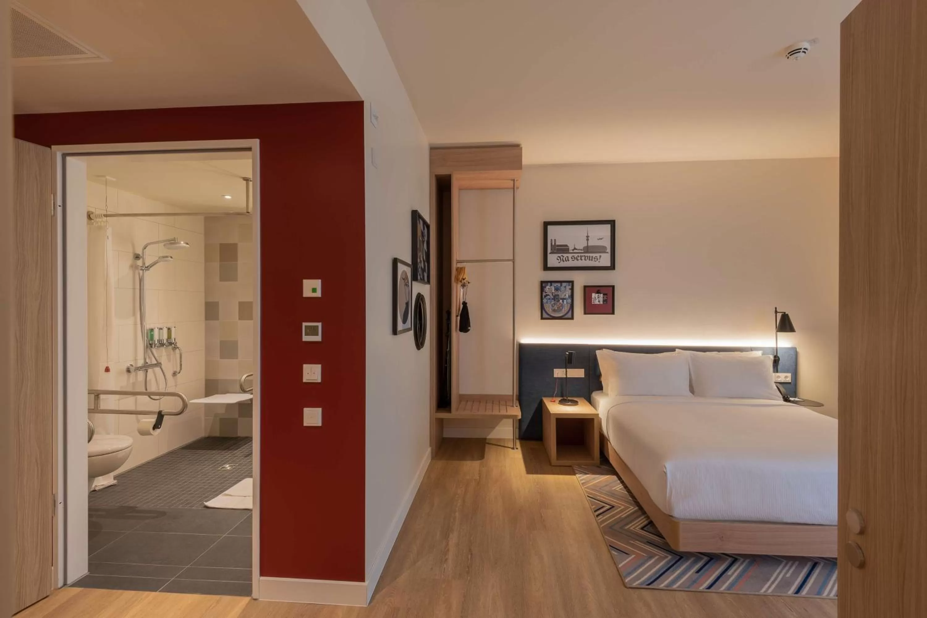 Bathroom, Bed in Hampton By Hilton Munich City North