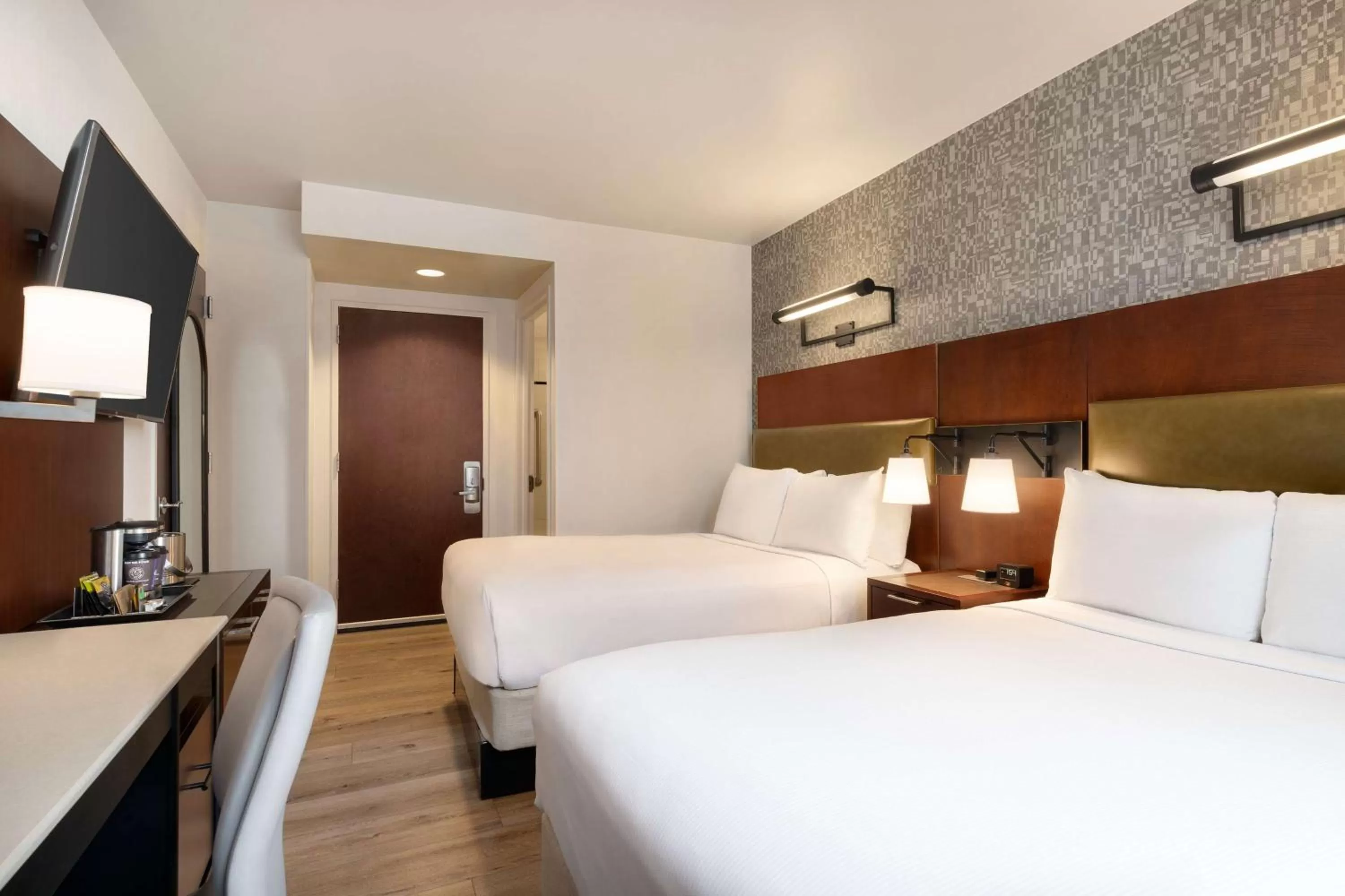 Photo of the whole room, Bed in DoubleTree by Hilton New York Downtown