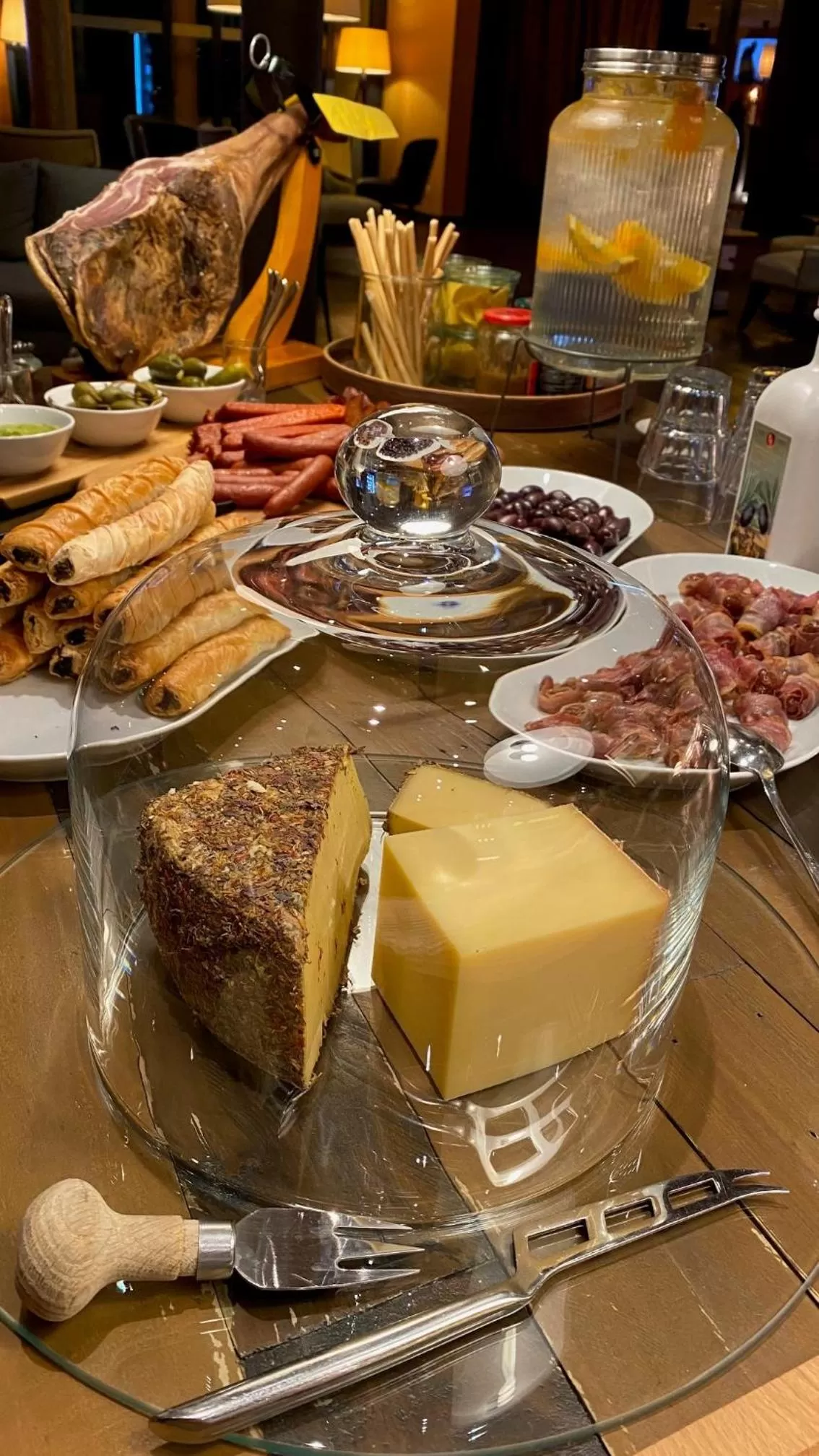 Restaurant/places to eat in Hotel Bacchus