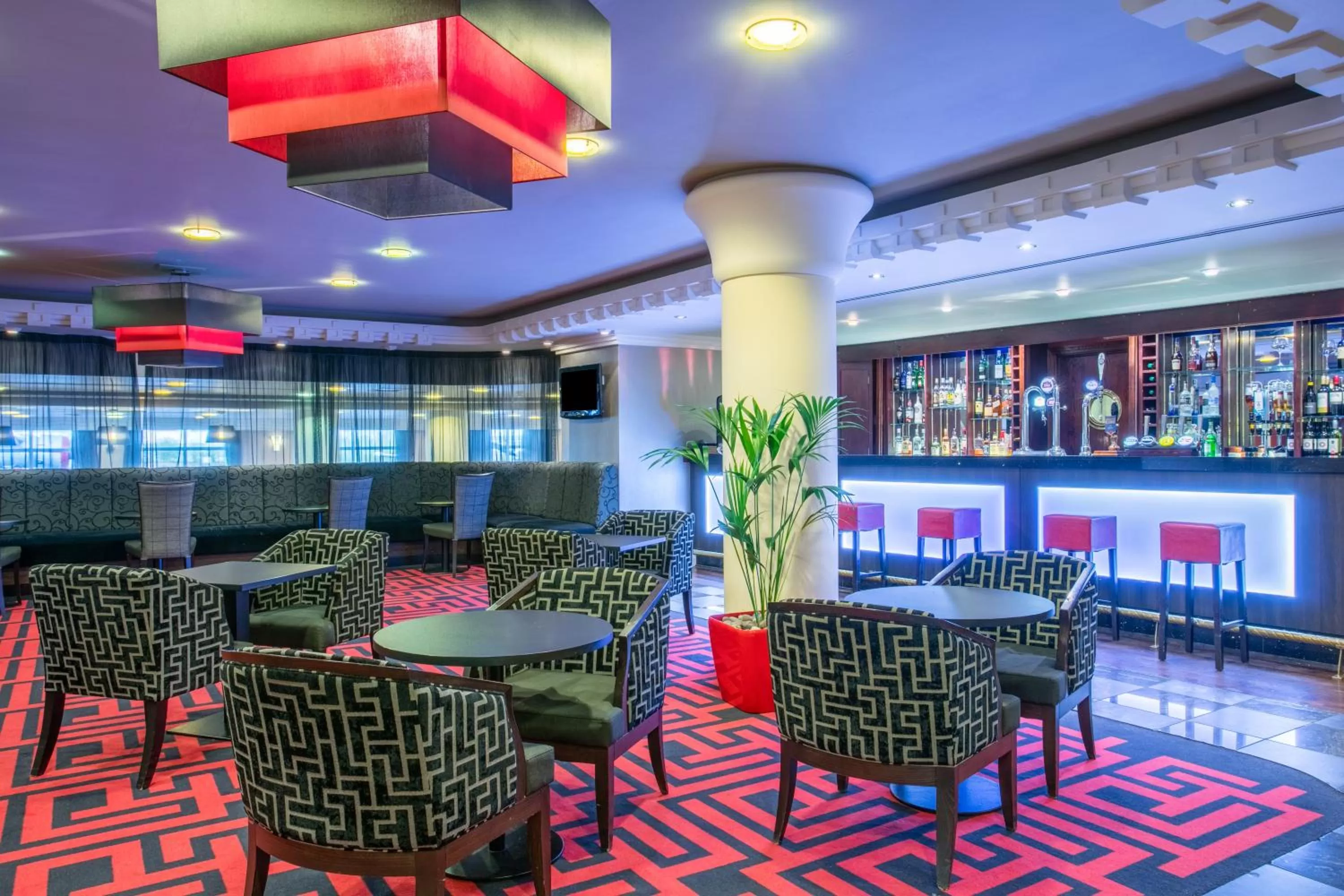 Lounge or bar in Crowne Plaza Liverpool - John Lennon Airport by IHG