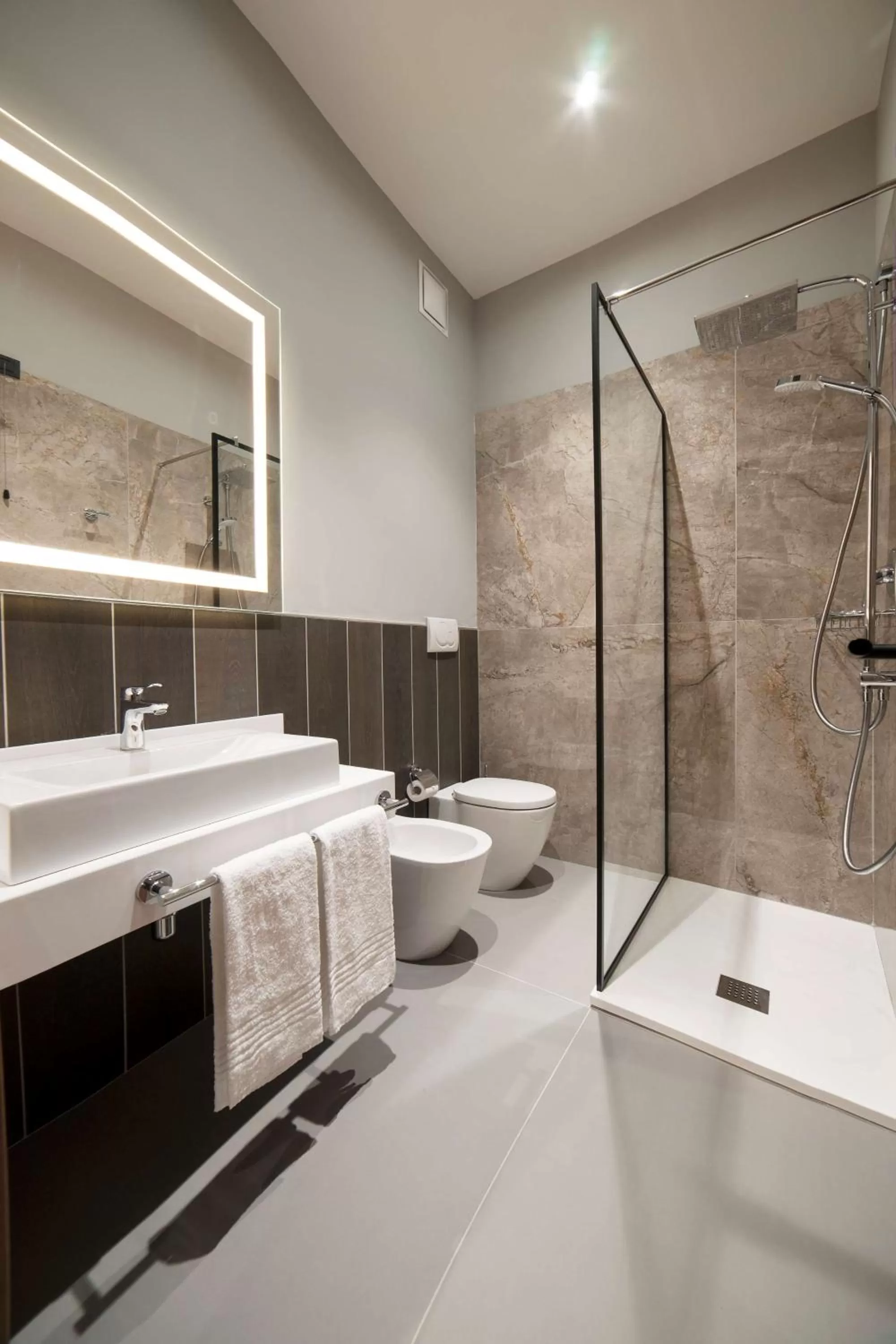 Bathroom in Radisson Hotel Nola Naples