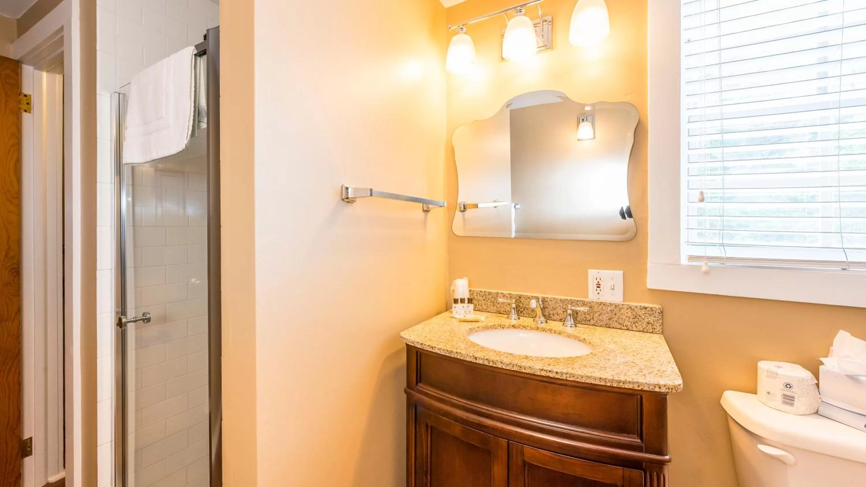 Bathroom in L'Habitation Guesthouse- Adult Exclusive