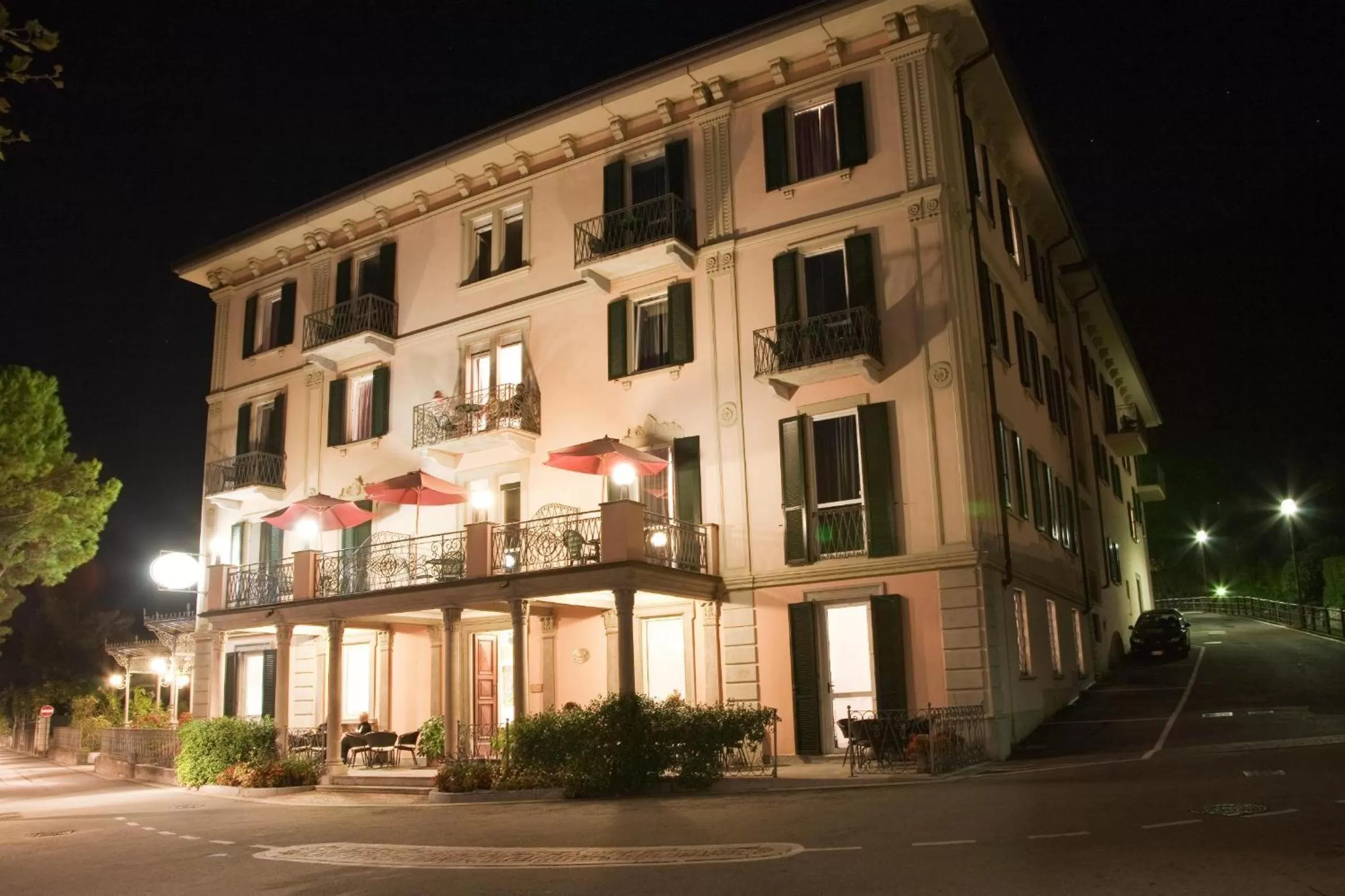 Facade/entrance in Hotel Lenno