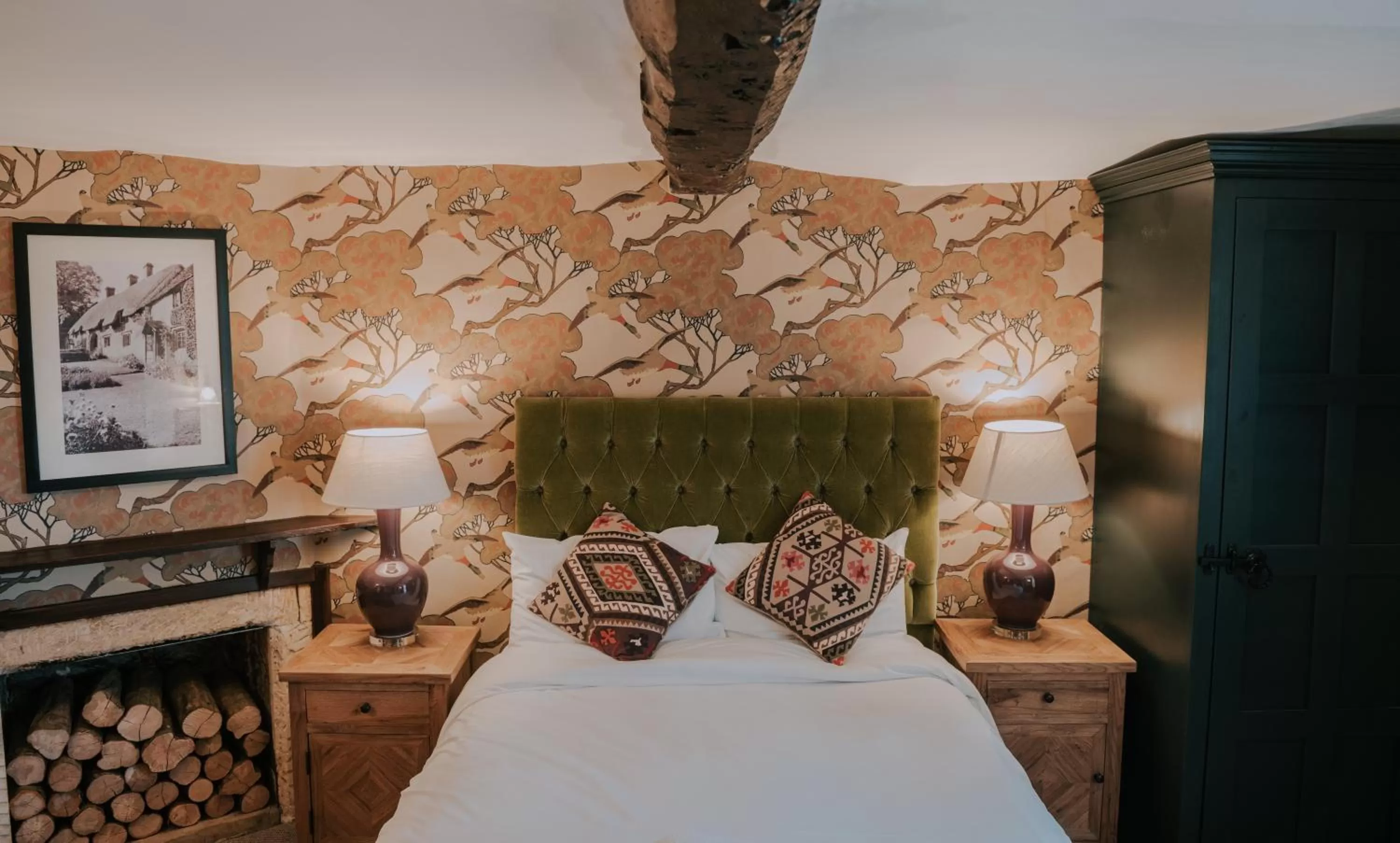 Bedroom, Bed in The Falkland Arms