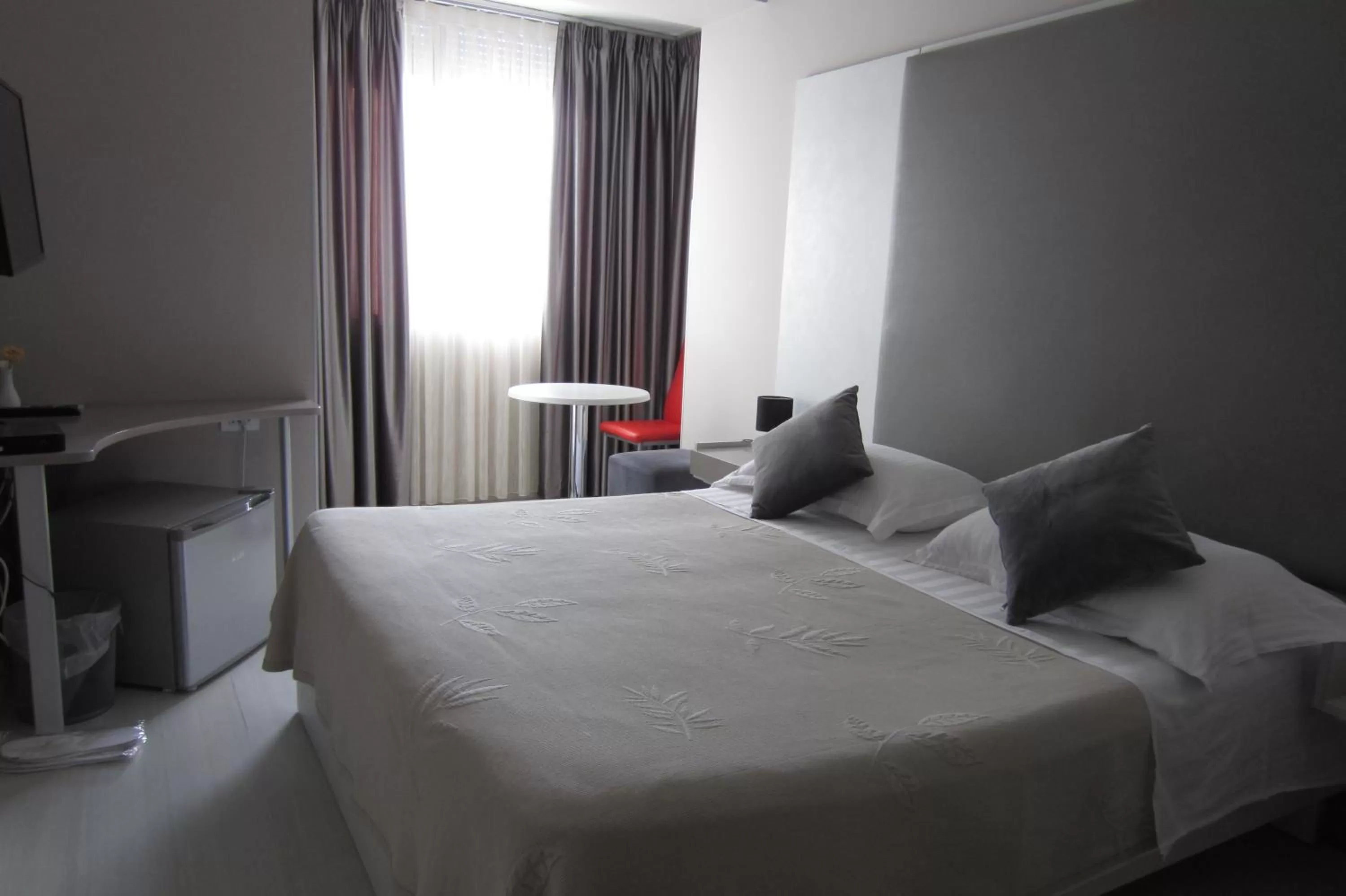 Bedroom, Bed in Freddy's Hotel