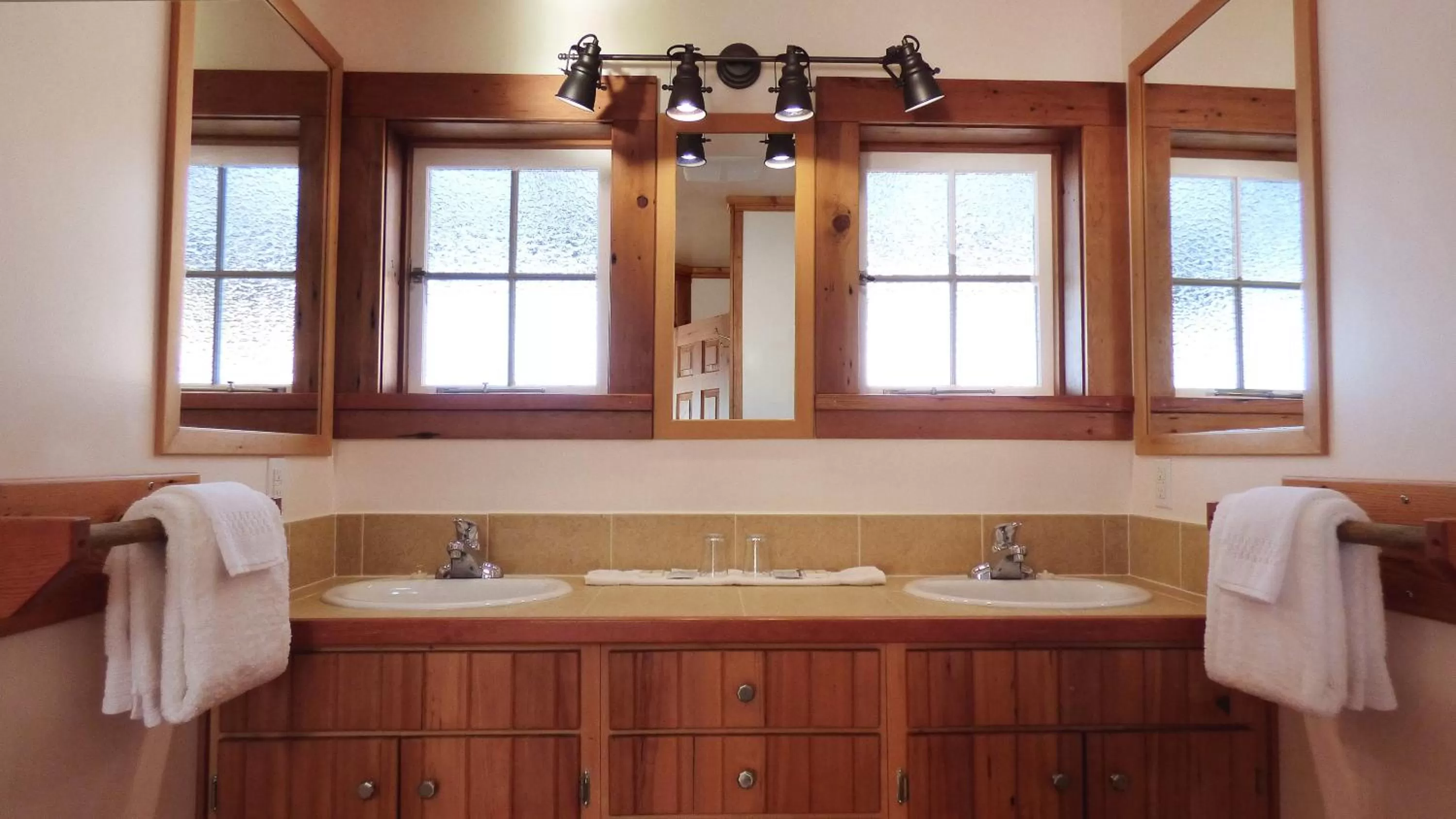 Bathroom in Seine Boat Inn