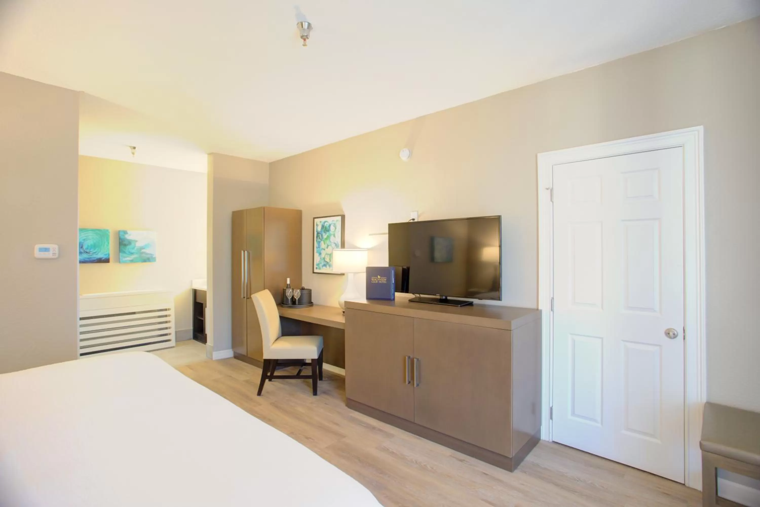 Bedroom, Bed in Beachview Club Hotel