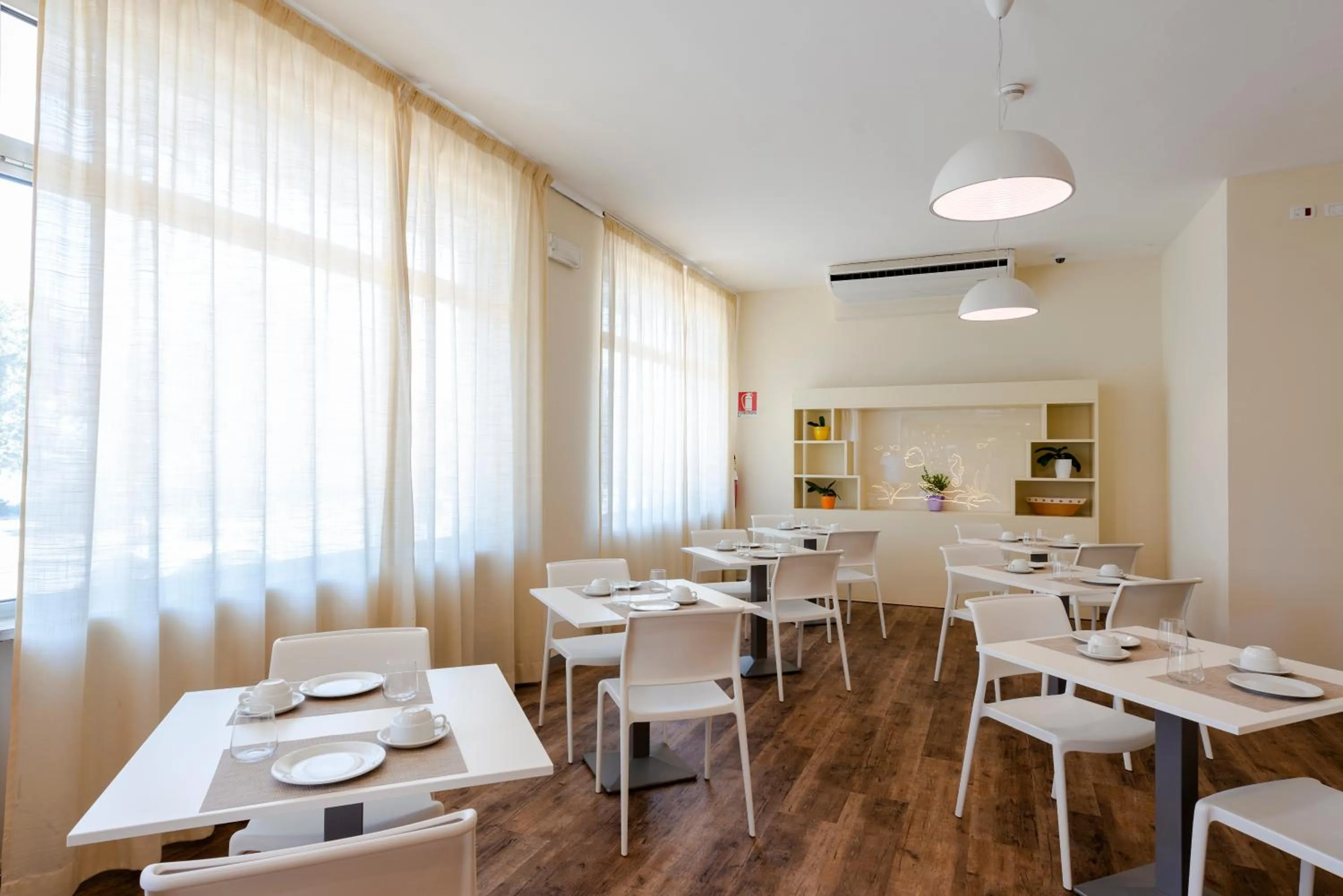 Restaurant/places to eat in Hotel Regent