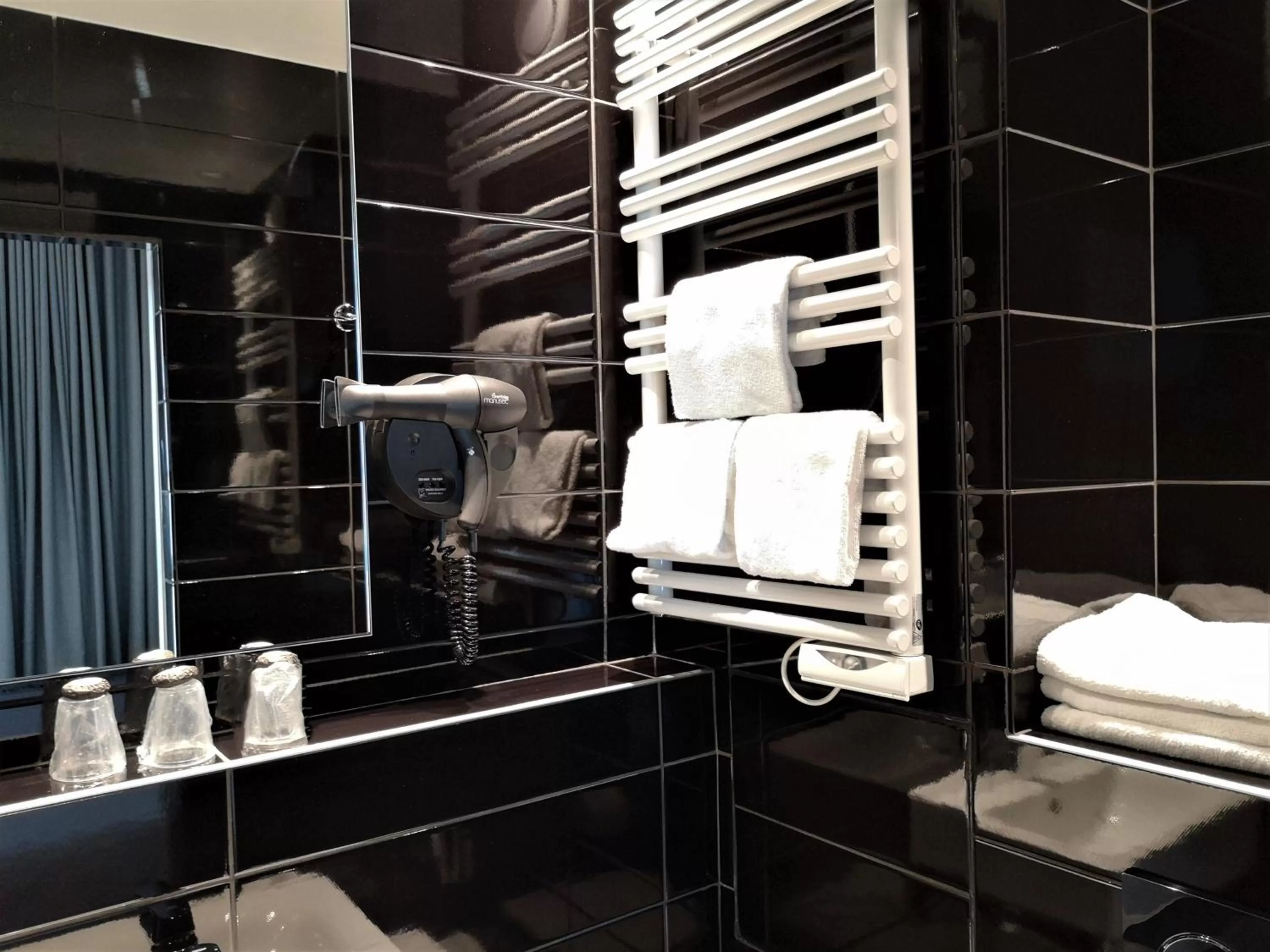 Shower in Libertel Gare Du Nord Suede