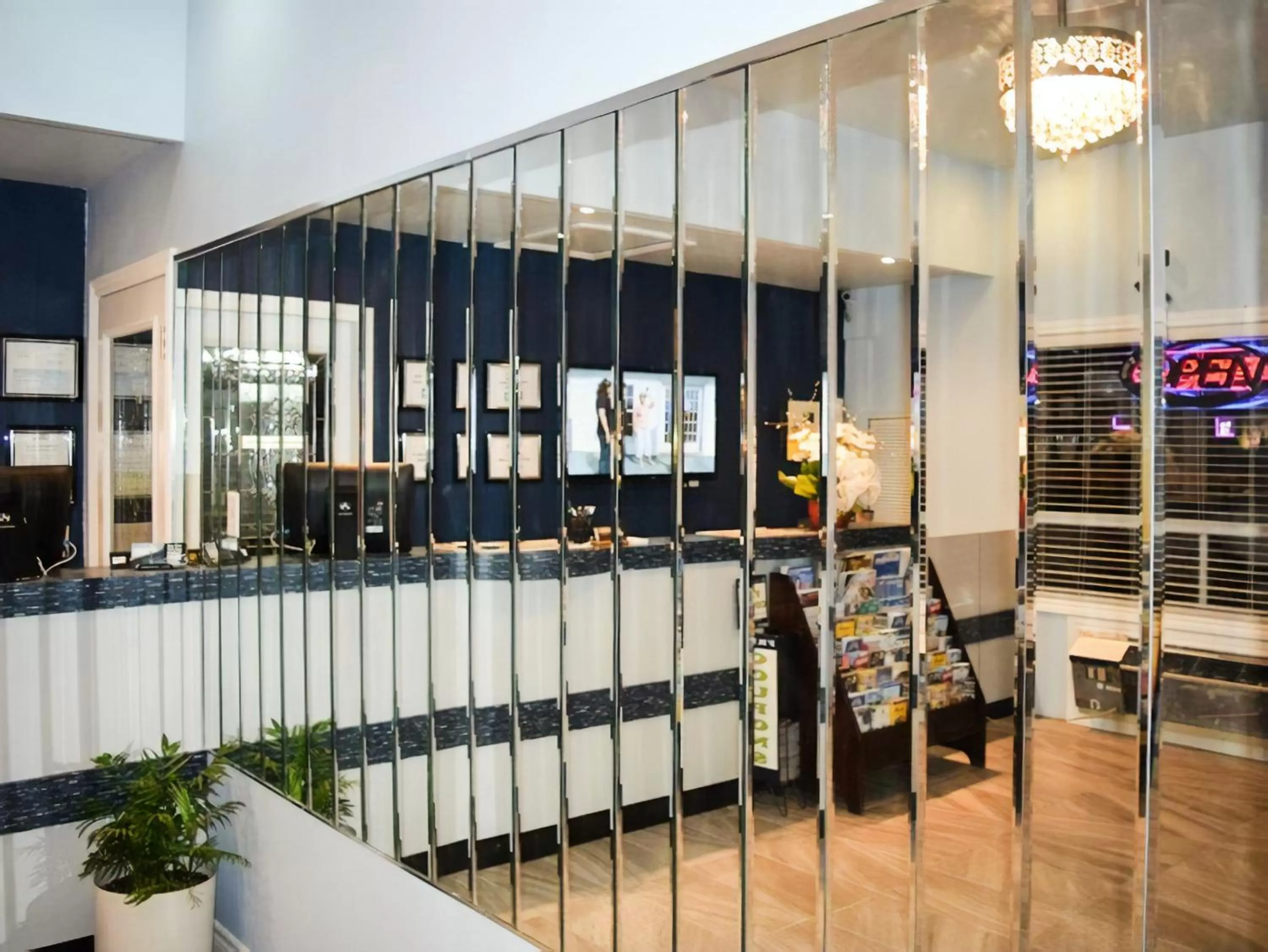 Lobby or reception in Villager Lodge Niagara Falls