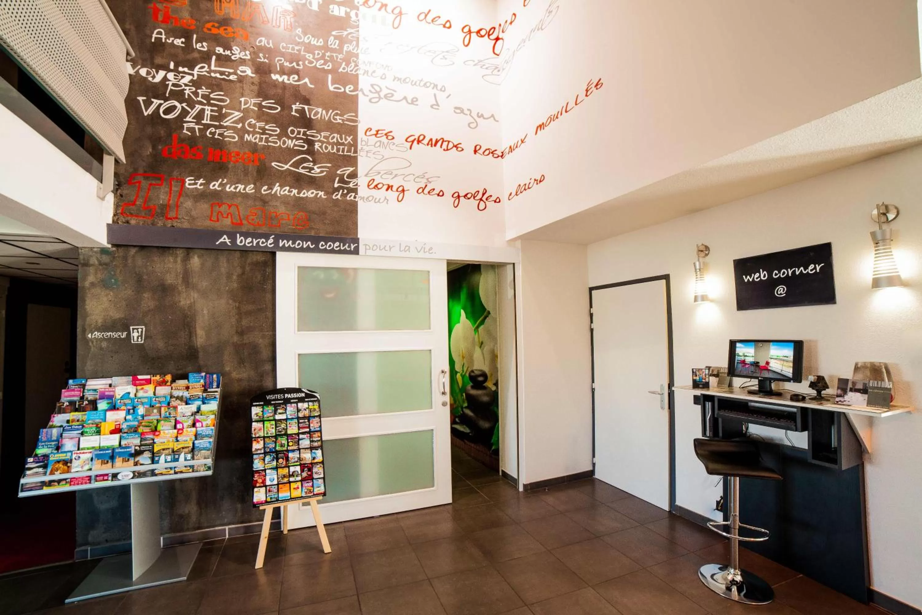 Library in The Originals City, Hôtel Les Dômes, Perpignan Sud Saleilles