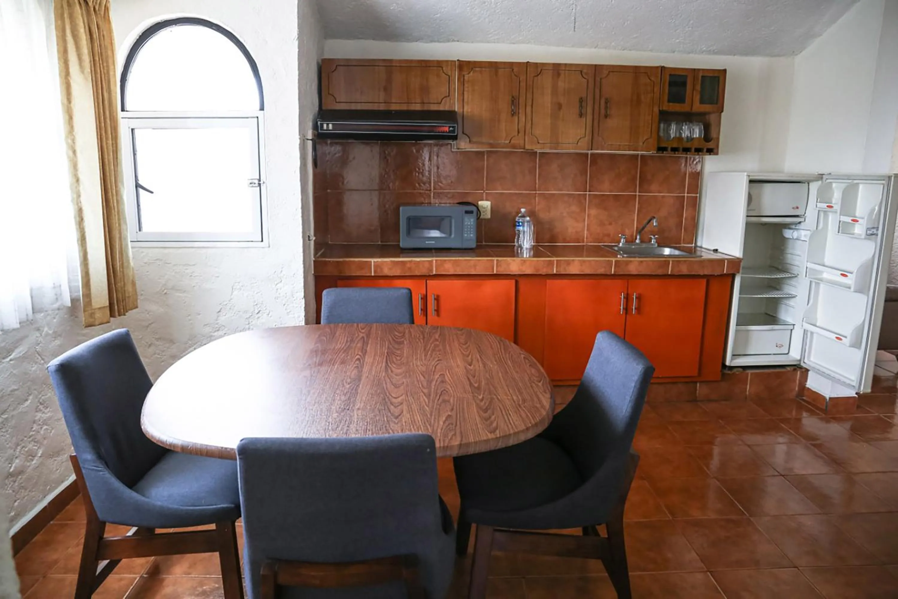 Kitchen or kitchenette in Hotel & Suites Villa del Sol