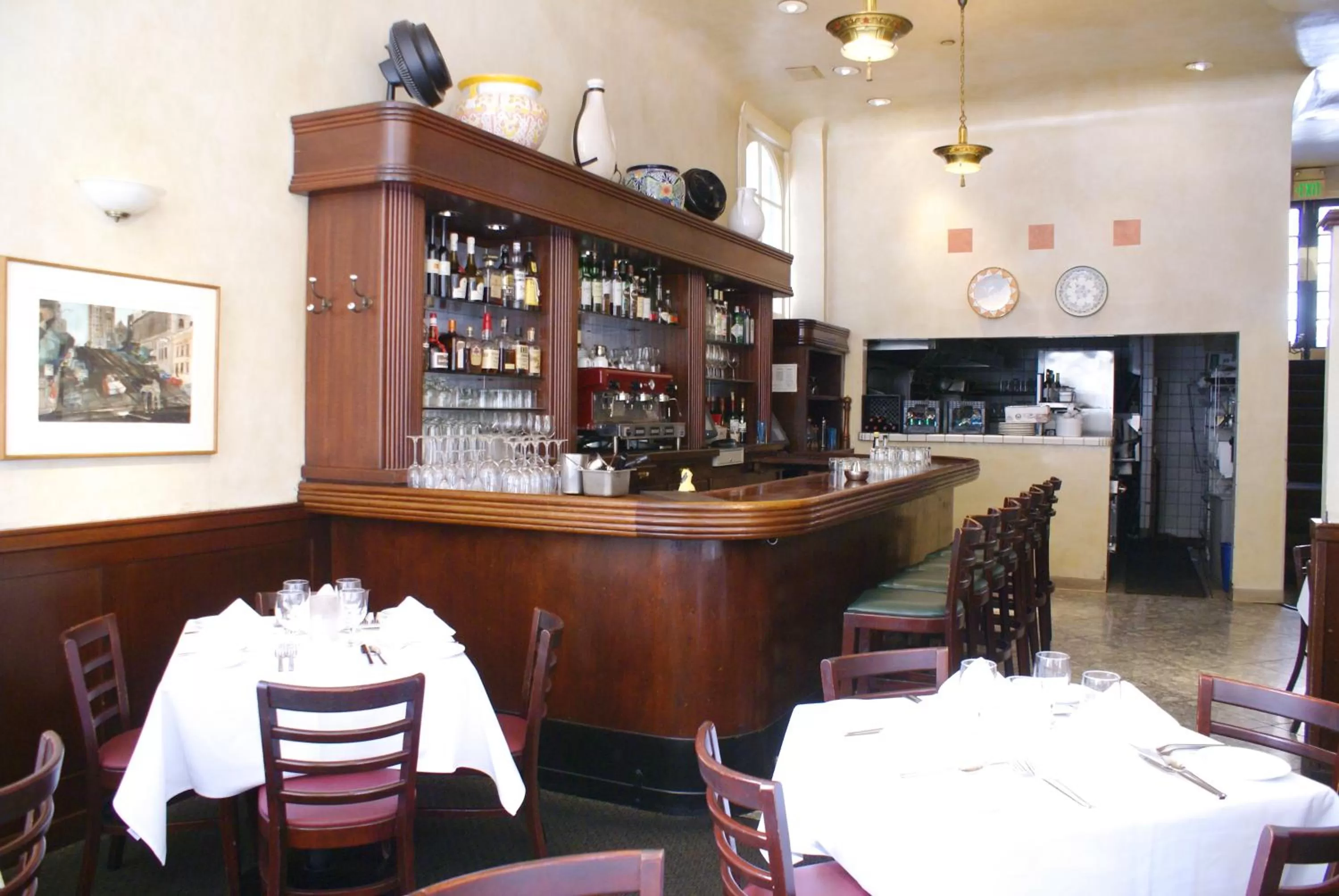 Restaurant/places to eat in The Andrews Hotel