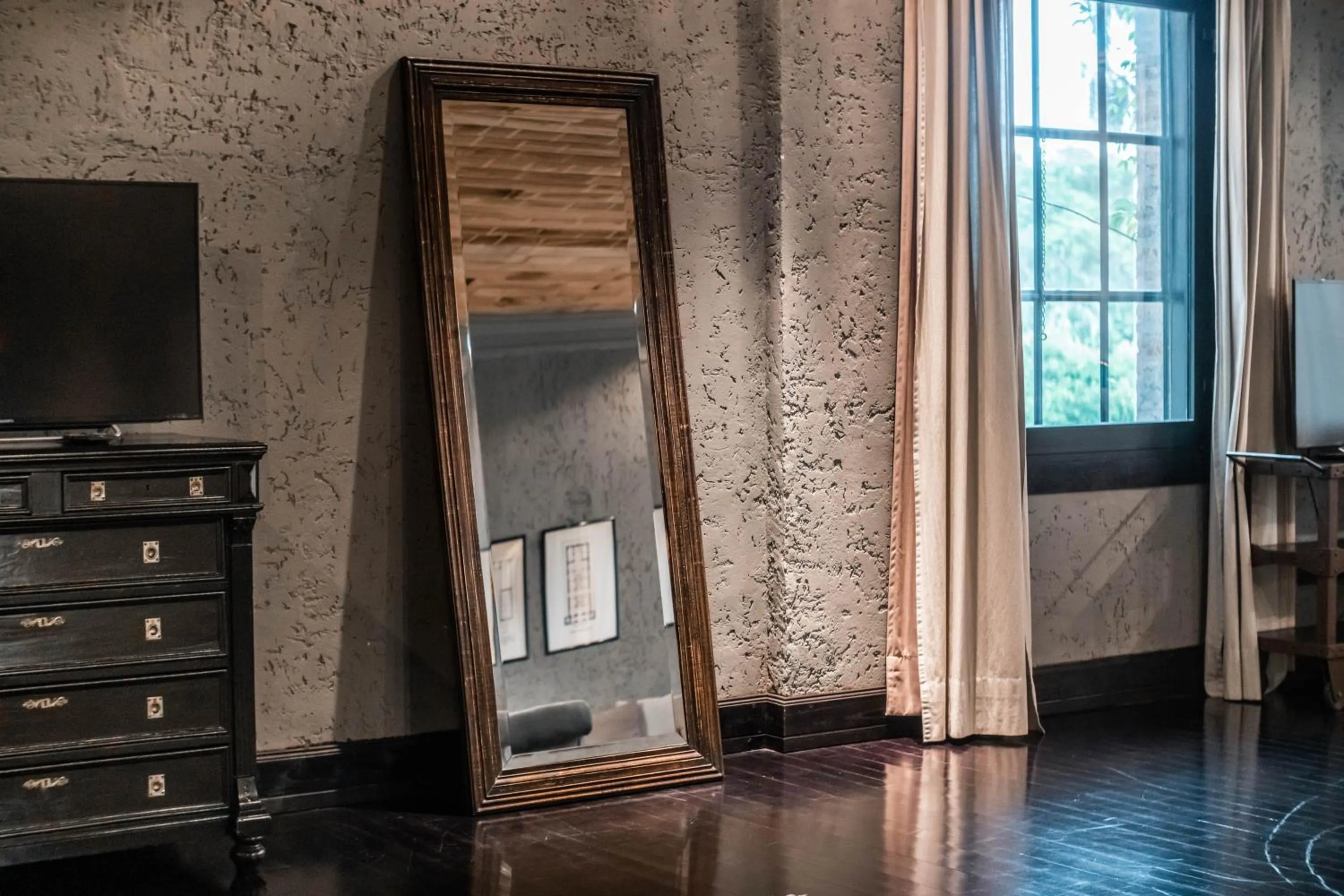 Decorative detail in Factoria Hotel