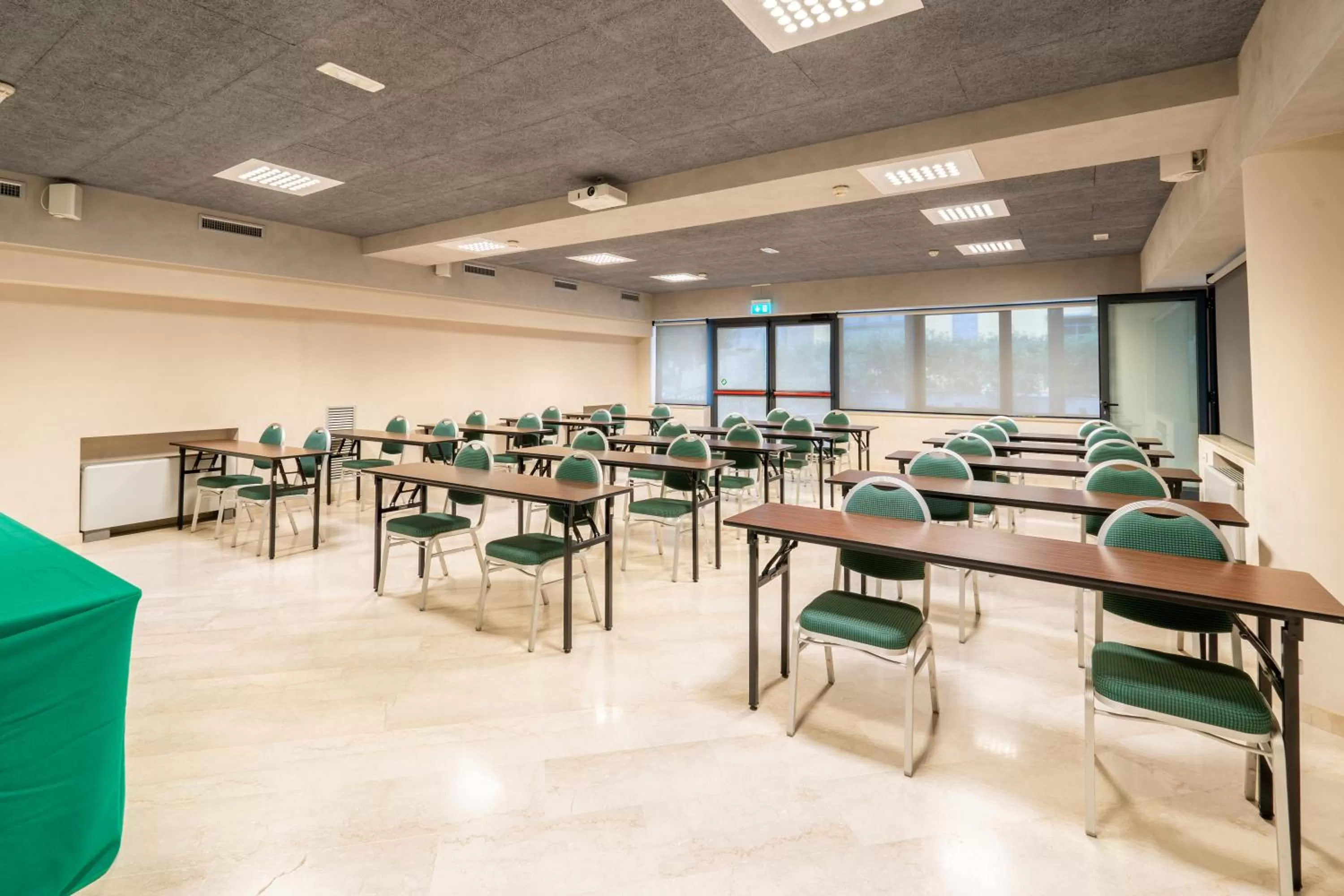 Meeting/conference room in Hotel Des Etrangers