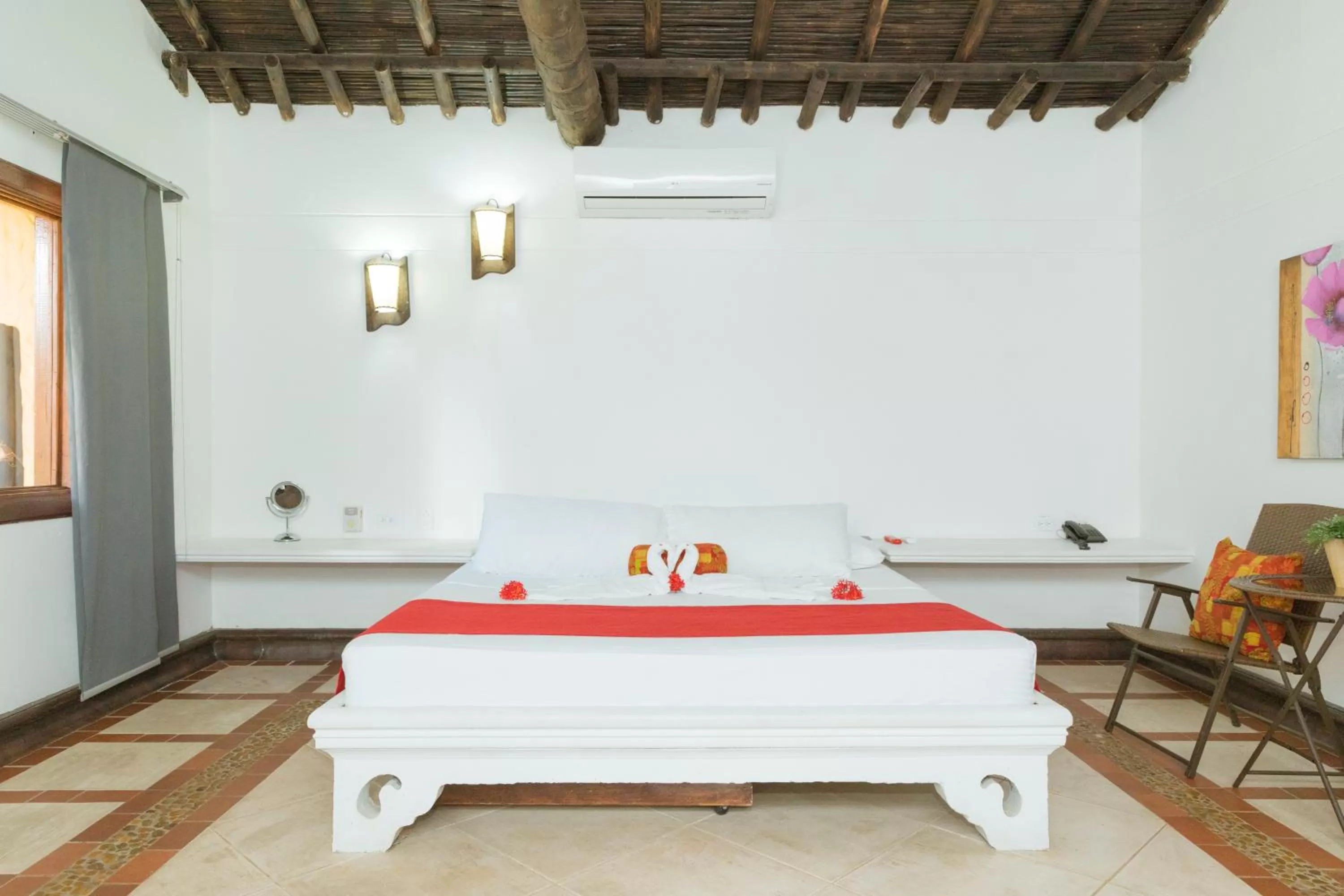 Property building, Bed in Hotel Portón del Sol