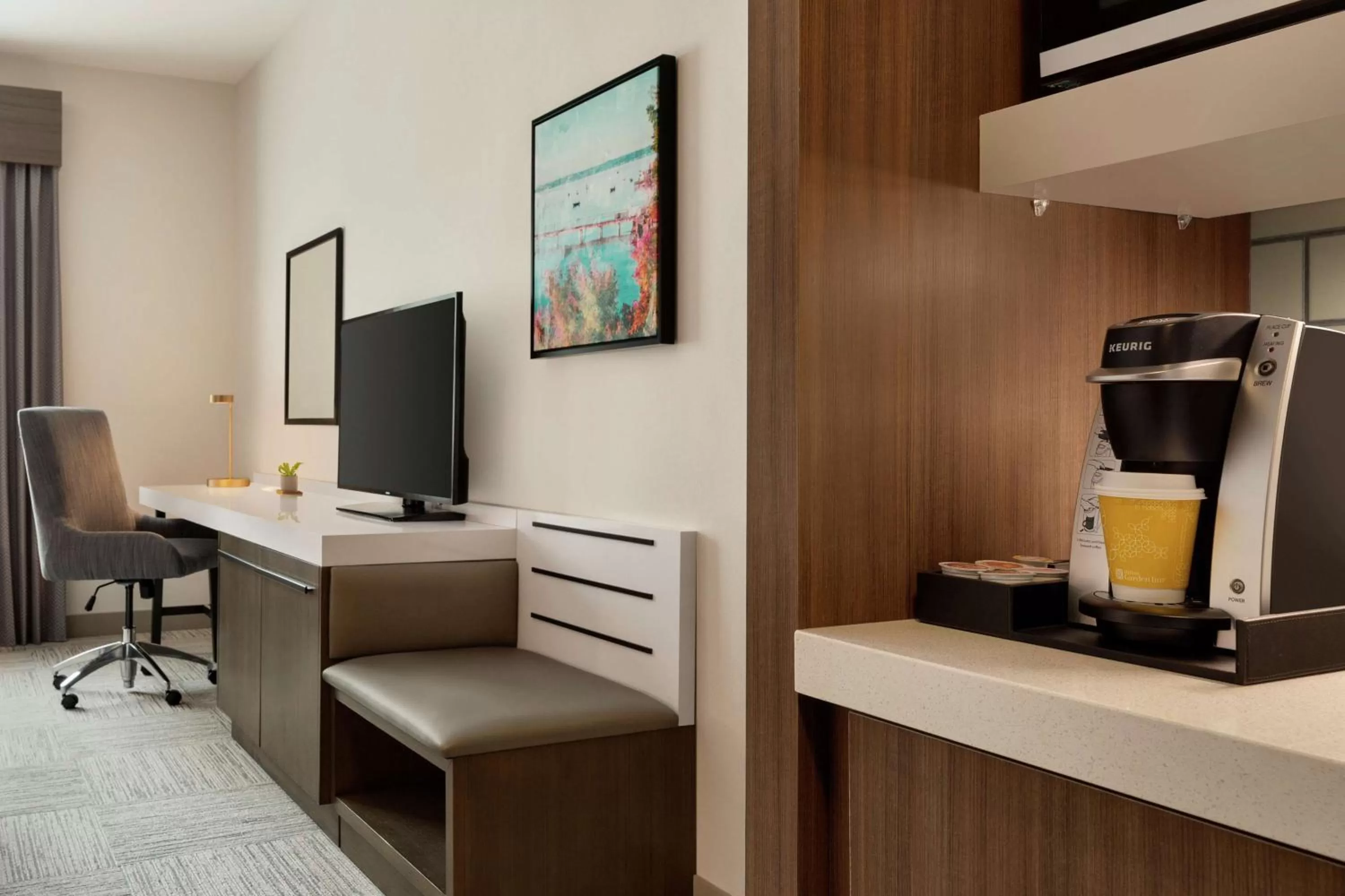 Bedroom in Hilton Garden Inn Seattle Airport