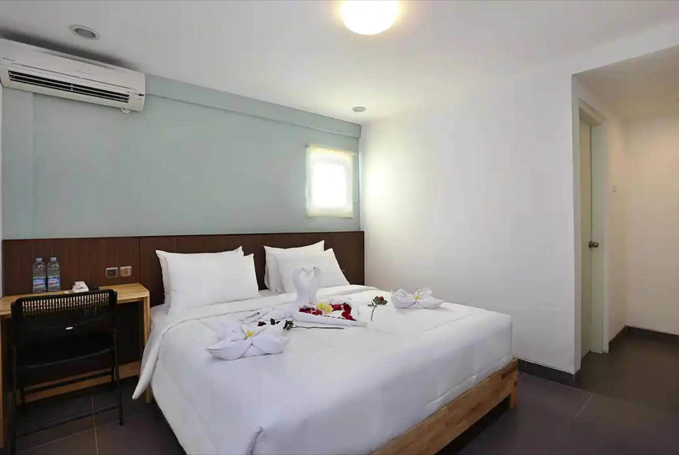 Bed in Duo Legian Hotel