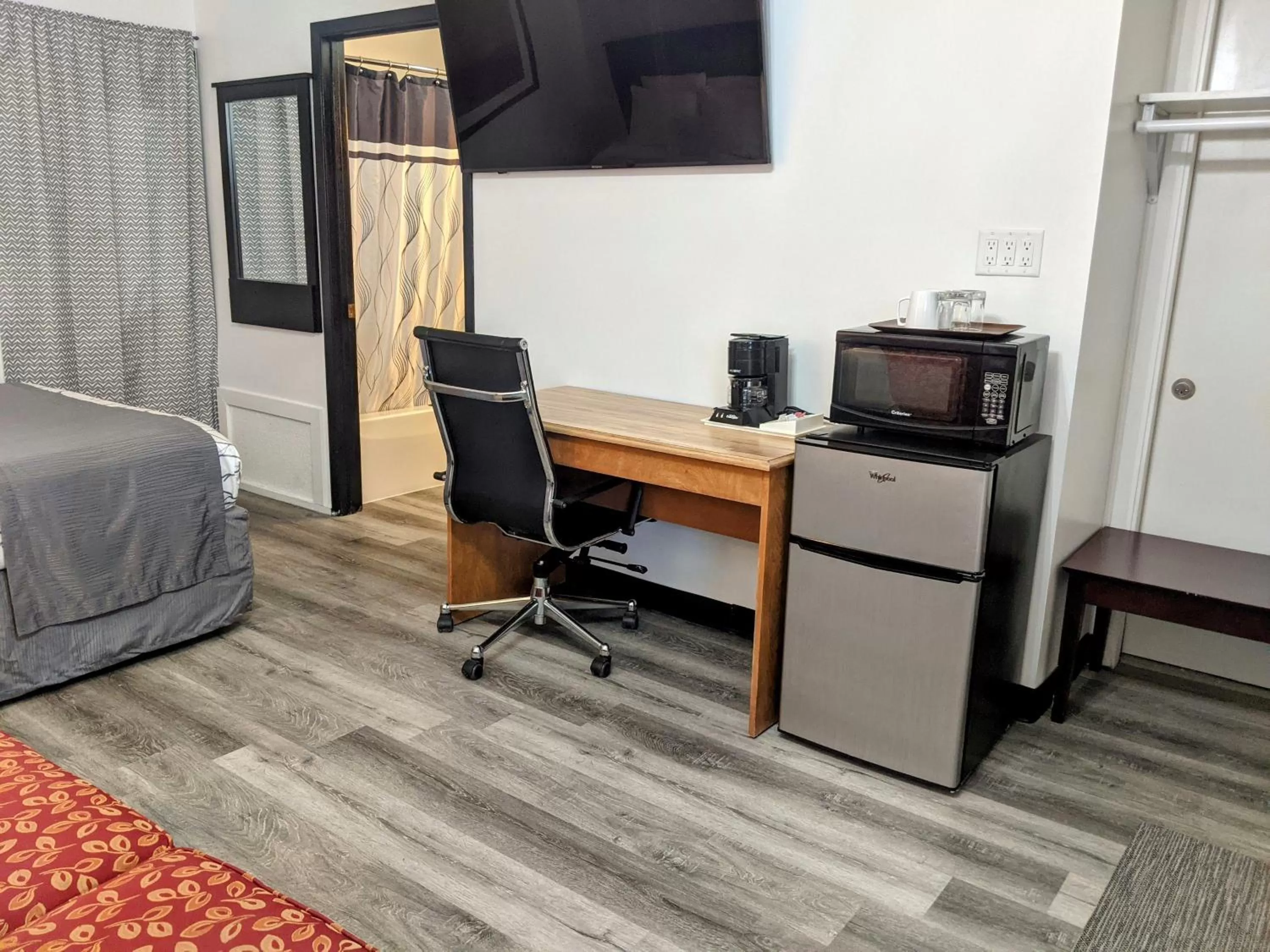 TV and multimedia, Bed in Skyview Motel - Prairie du Sac