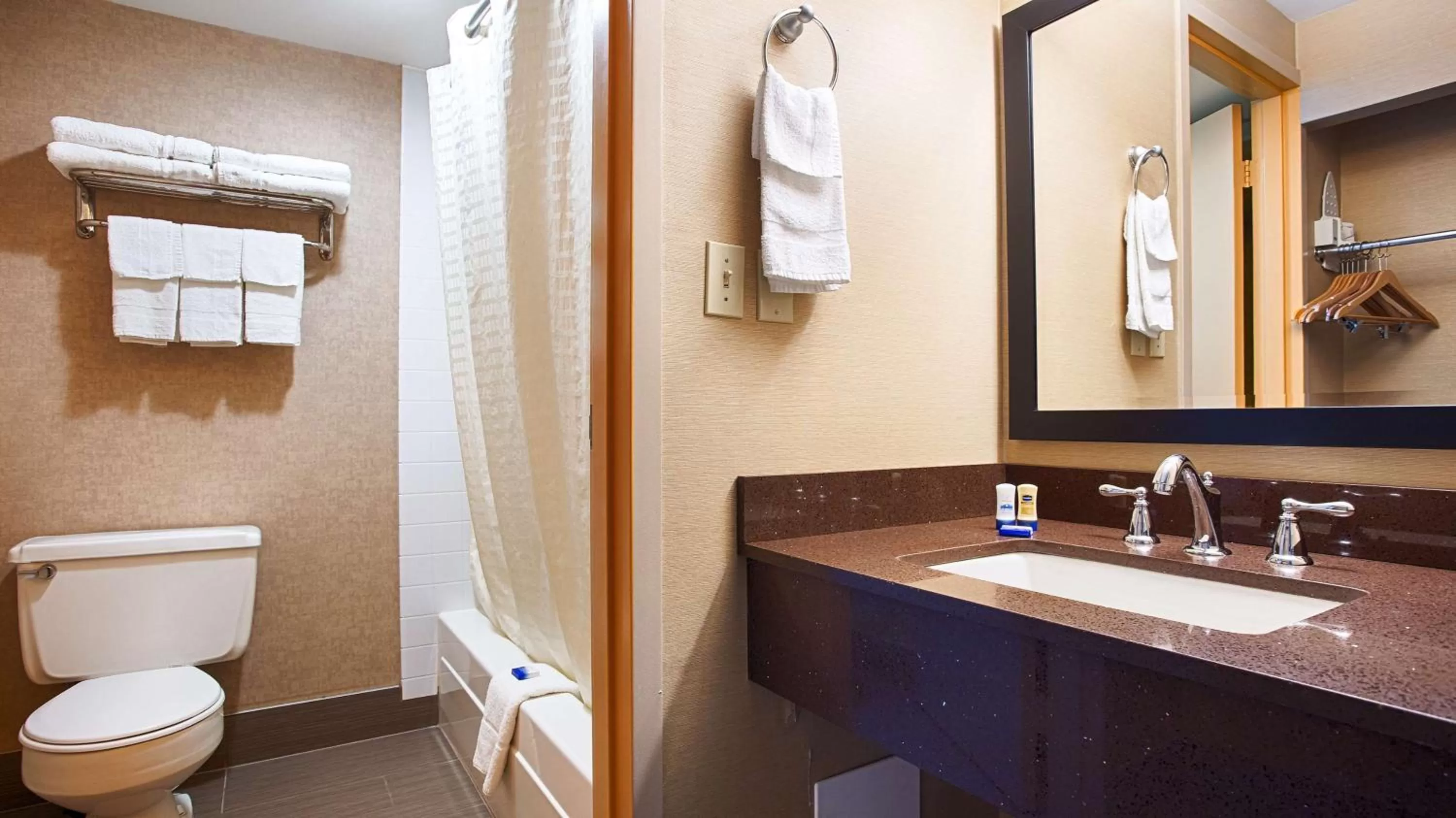 Double Room with Two Double Beds - Non Smoking in Best Western Summit Inn