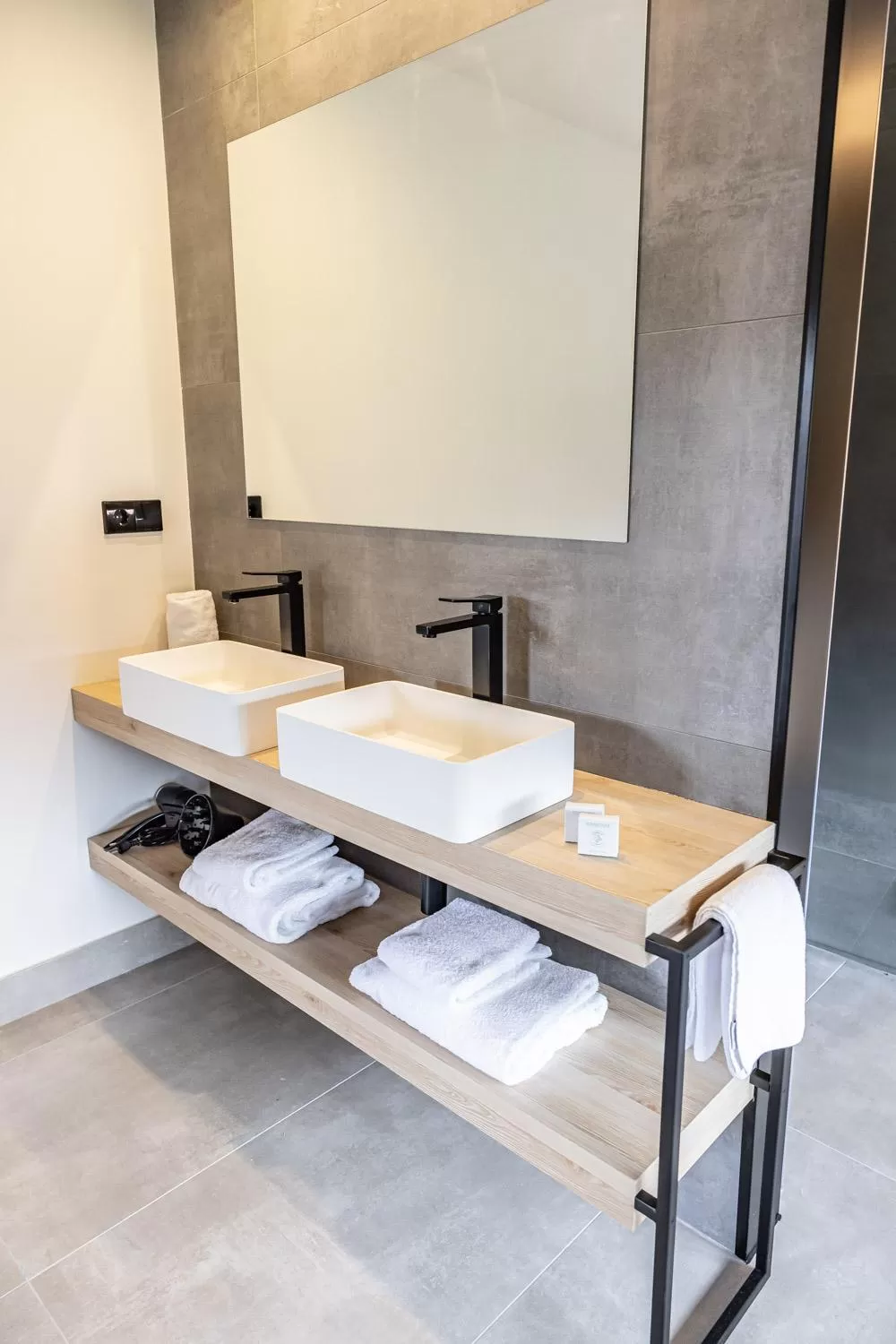 towels in Hospedium Hotel Devalar Do Mar