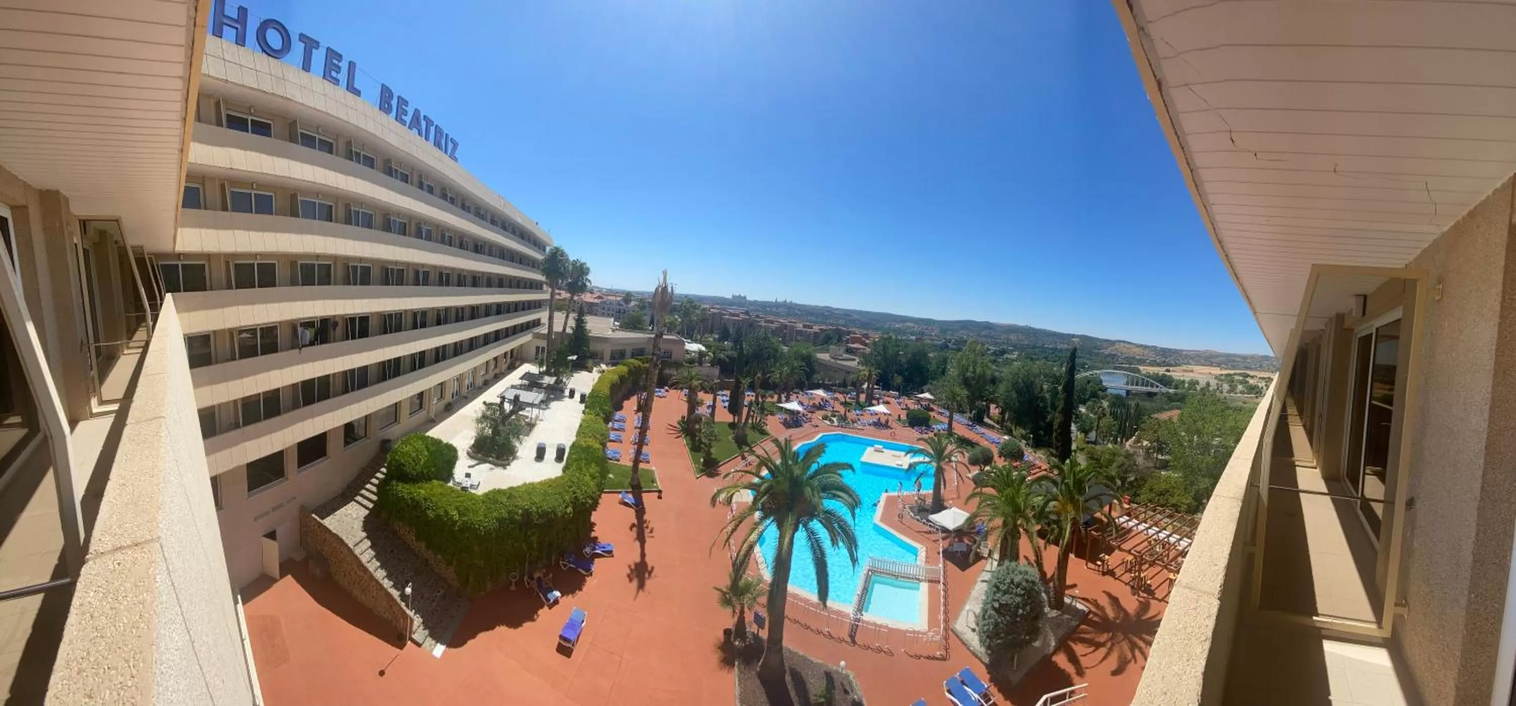 Swimming pool in Beatriz Toledo Auditorium & Spa