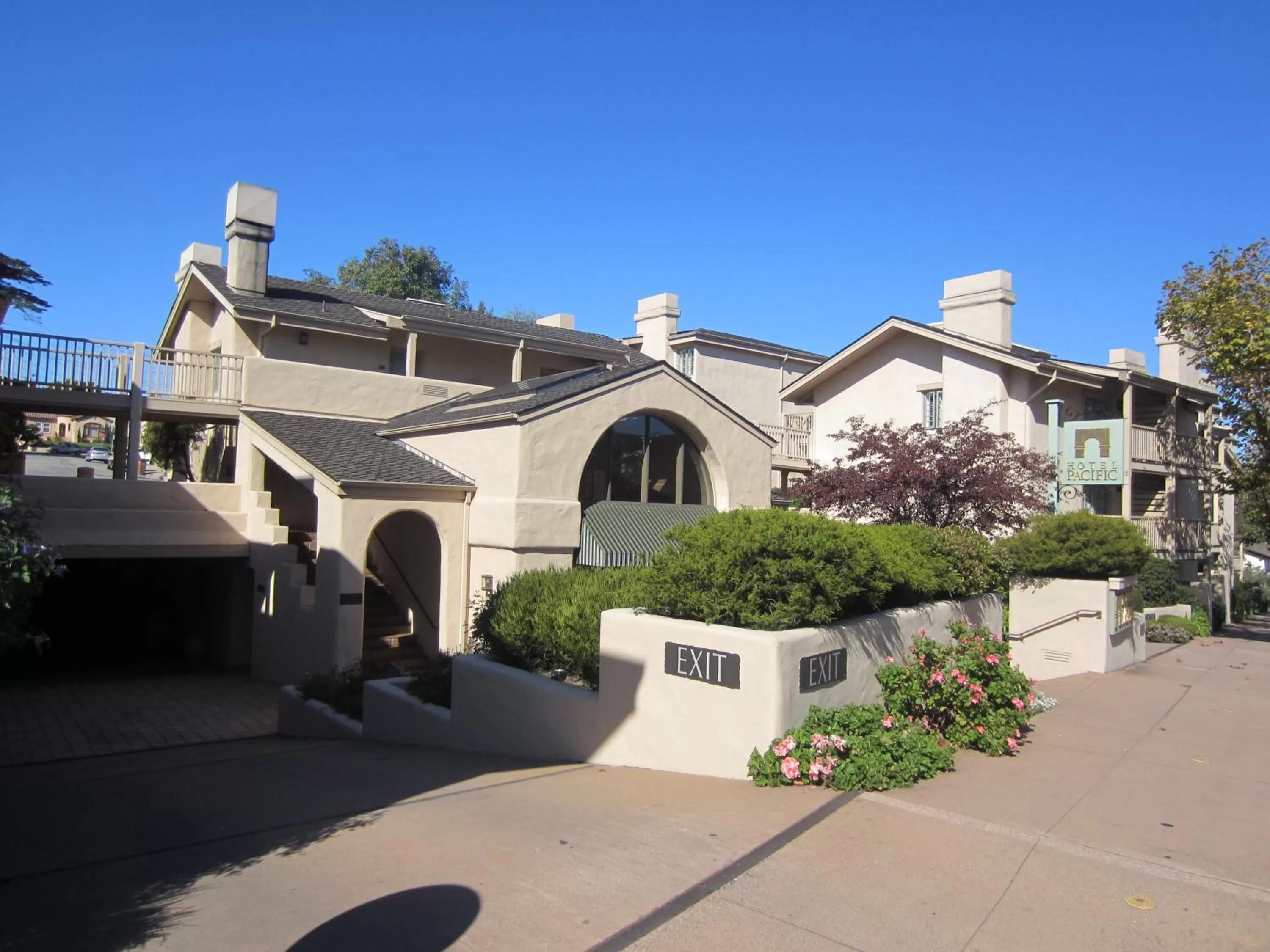 Facade/entrance in Hotel Pacific