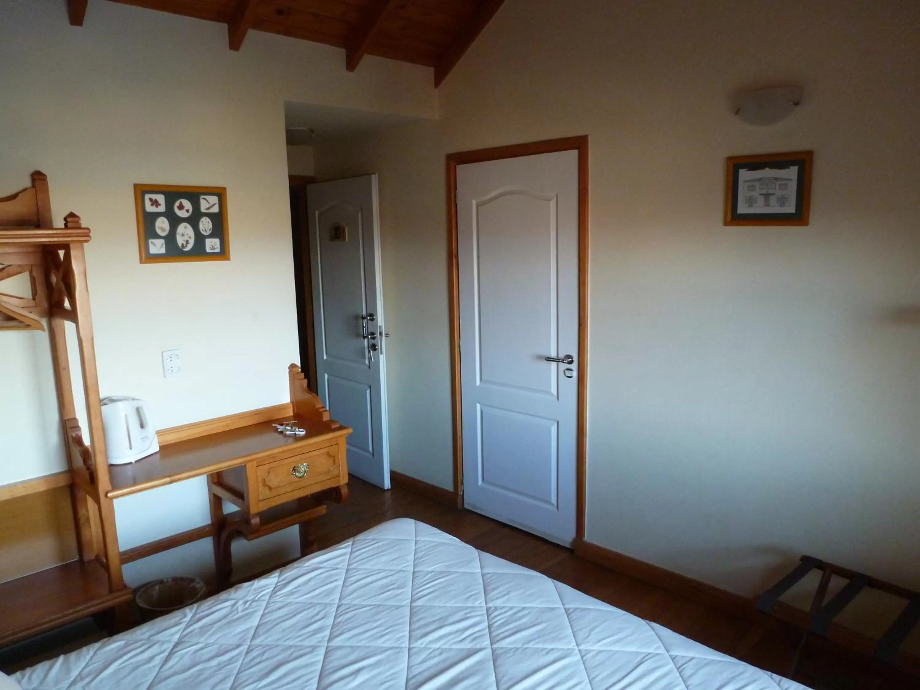 Photo of the whole room, Bed in Hostería Patagonia Jarke