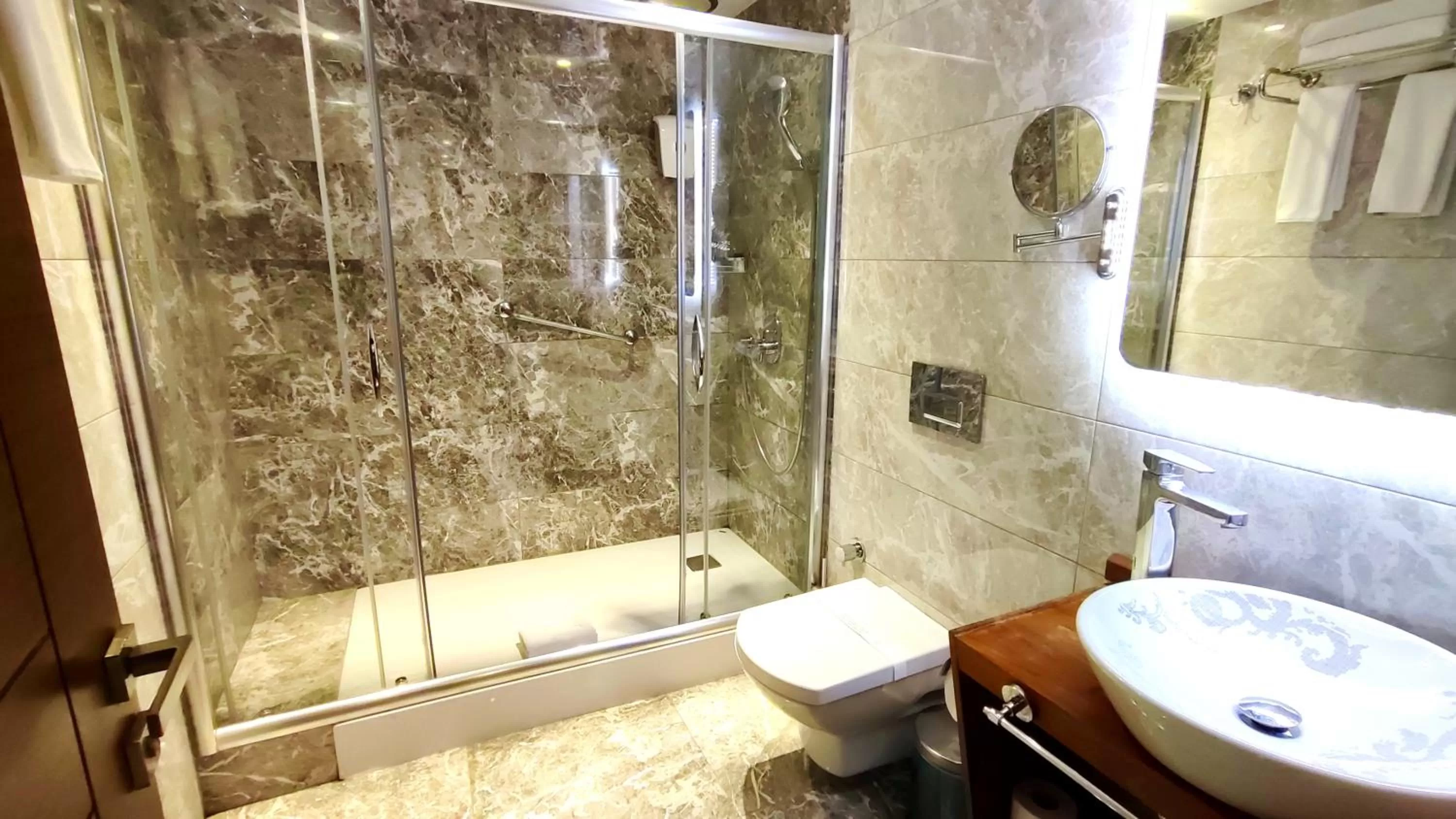 Bathroom in Old Port Hotel