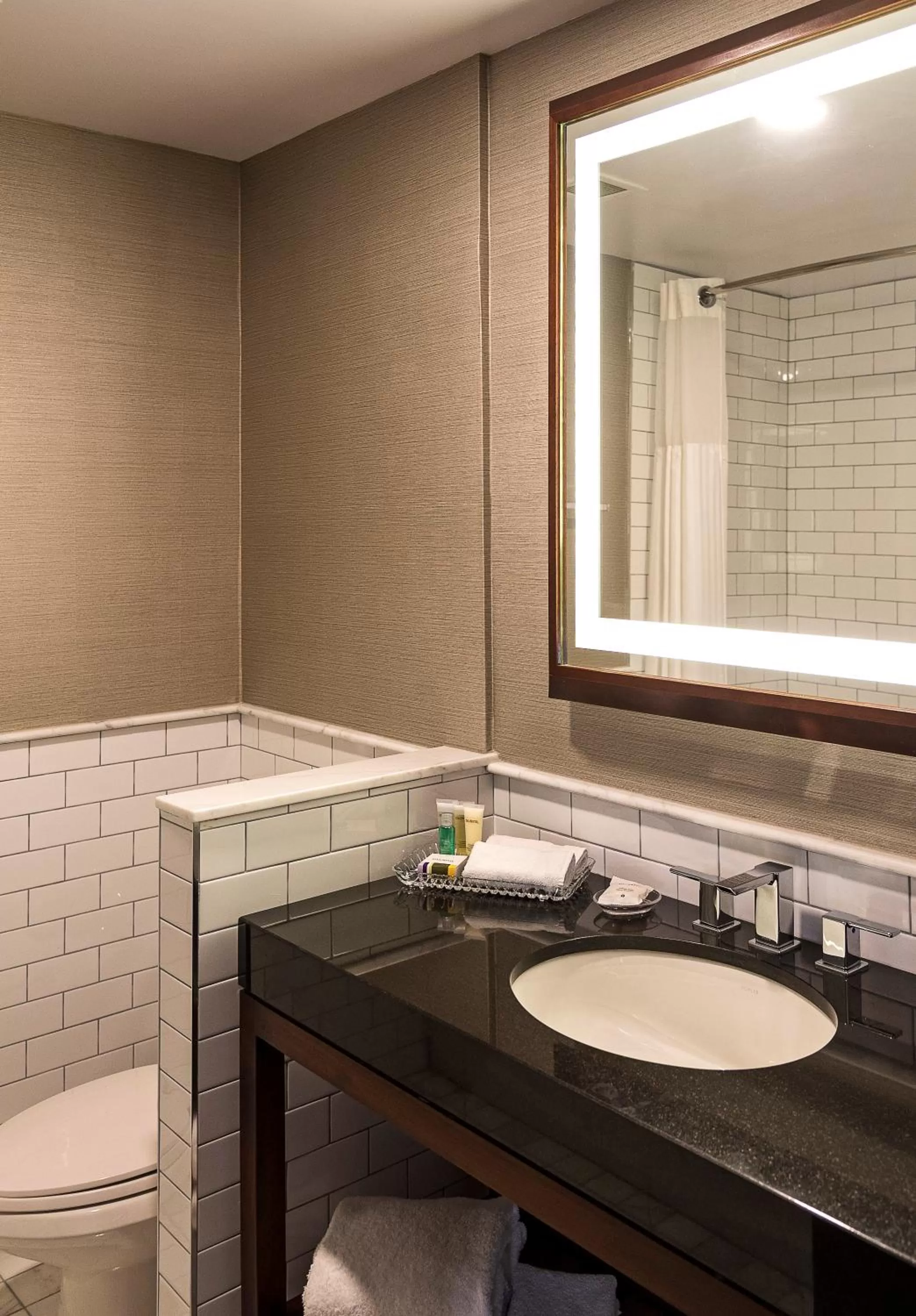 Decorative detail in Lord Elgin Hotel