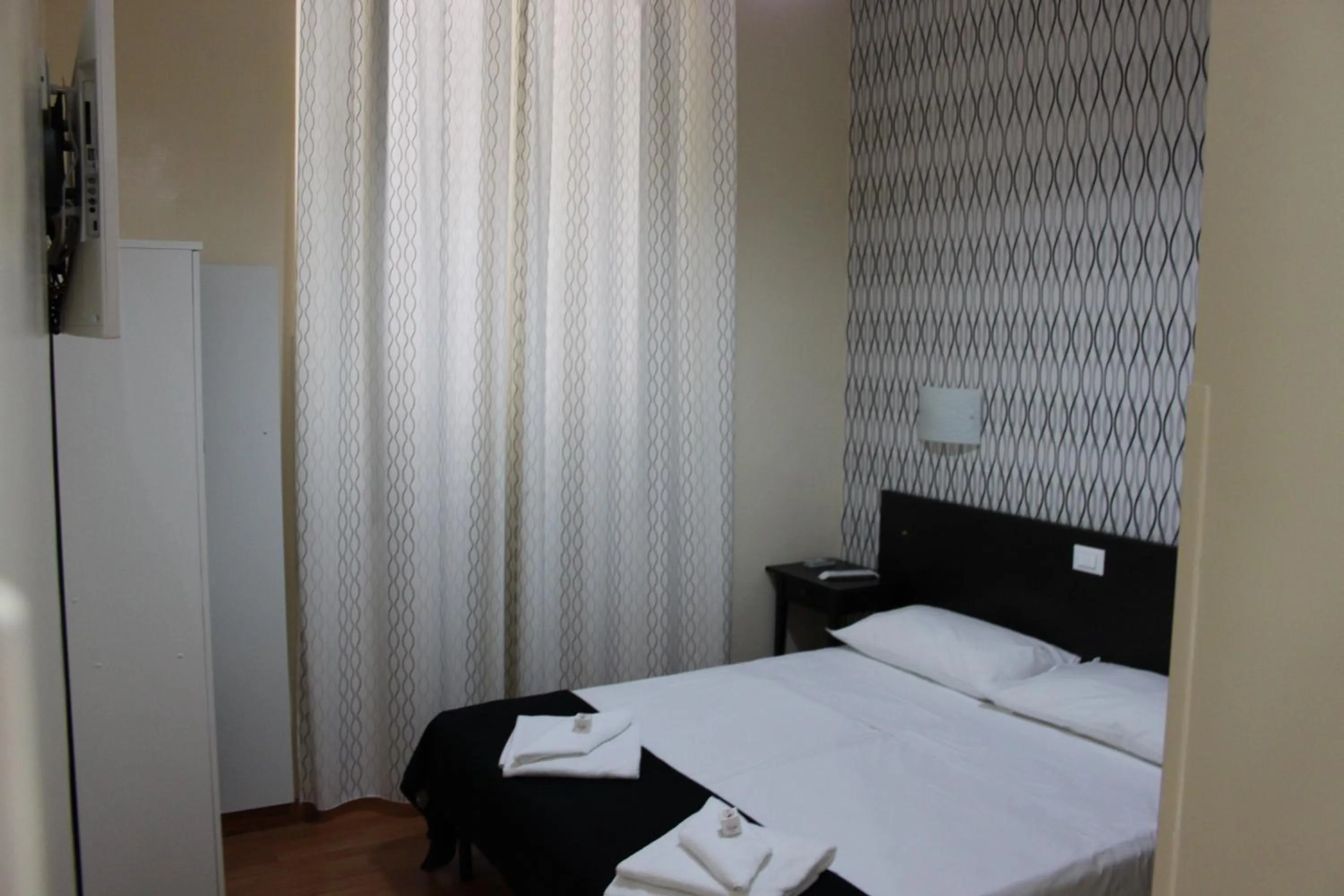View (from property/room), Bed in The Place In Rome Guest House